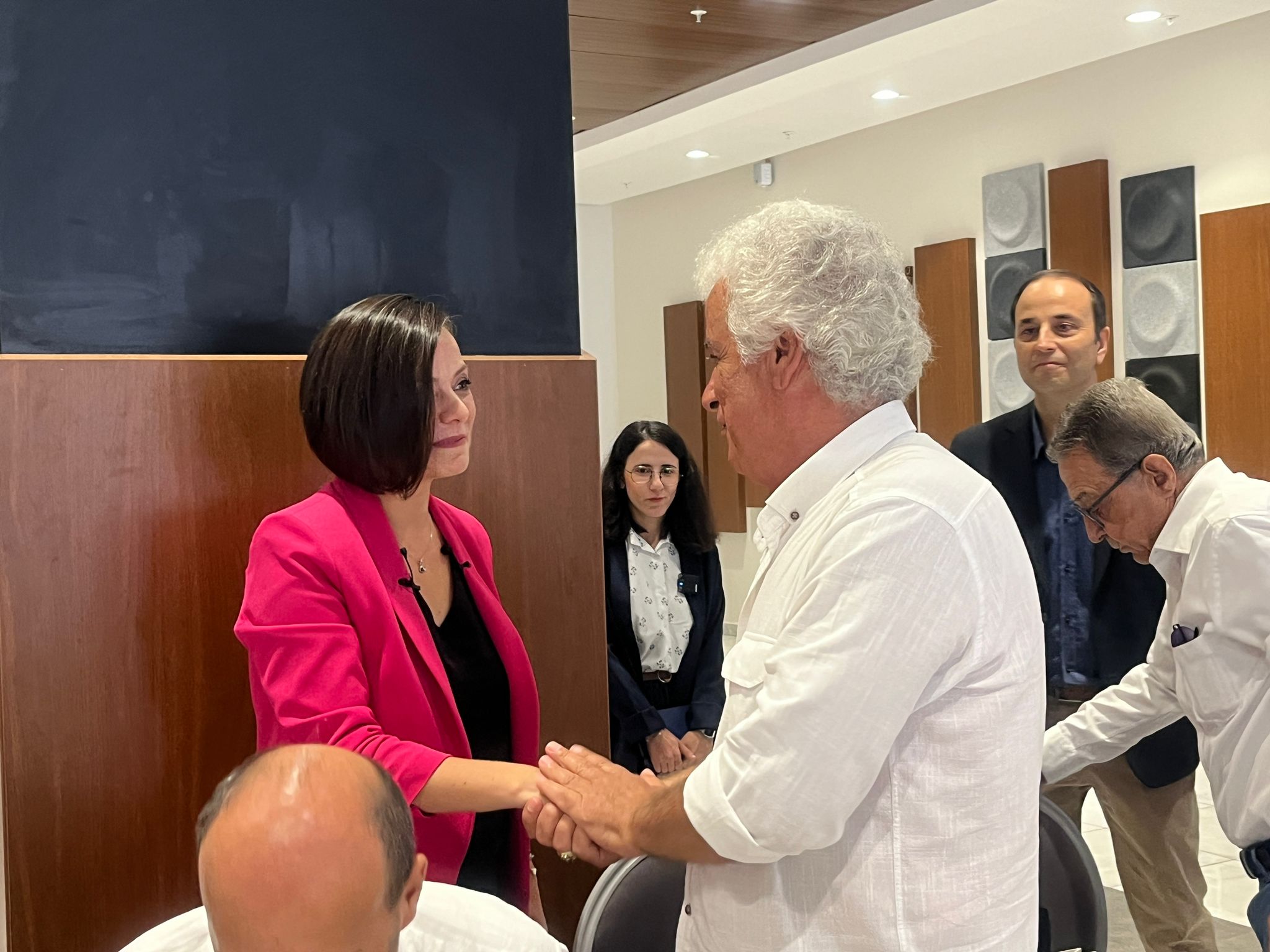 Salih Erkek'ten Başkan Kınay'a Sorular: Karabağlar'ın Sorunları Masaya Yatırıldı