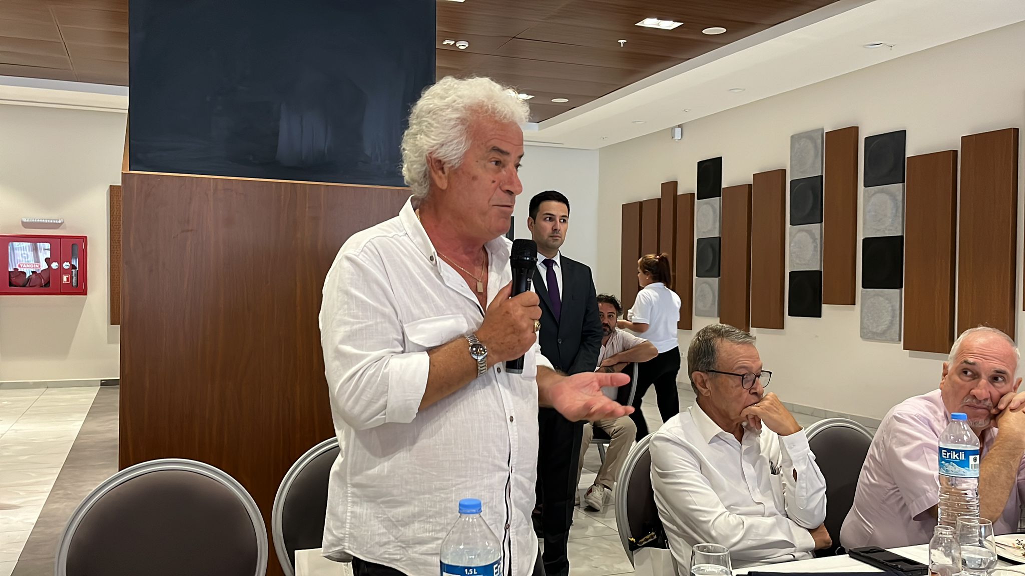 Salih Erkek'ten Başkan Kınay'a Sorular: Karabağlar'ın Sorunları Masaya Yatırıldı