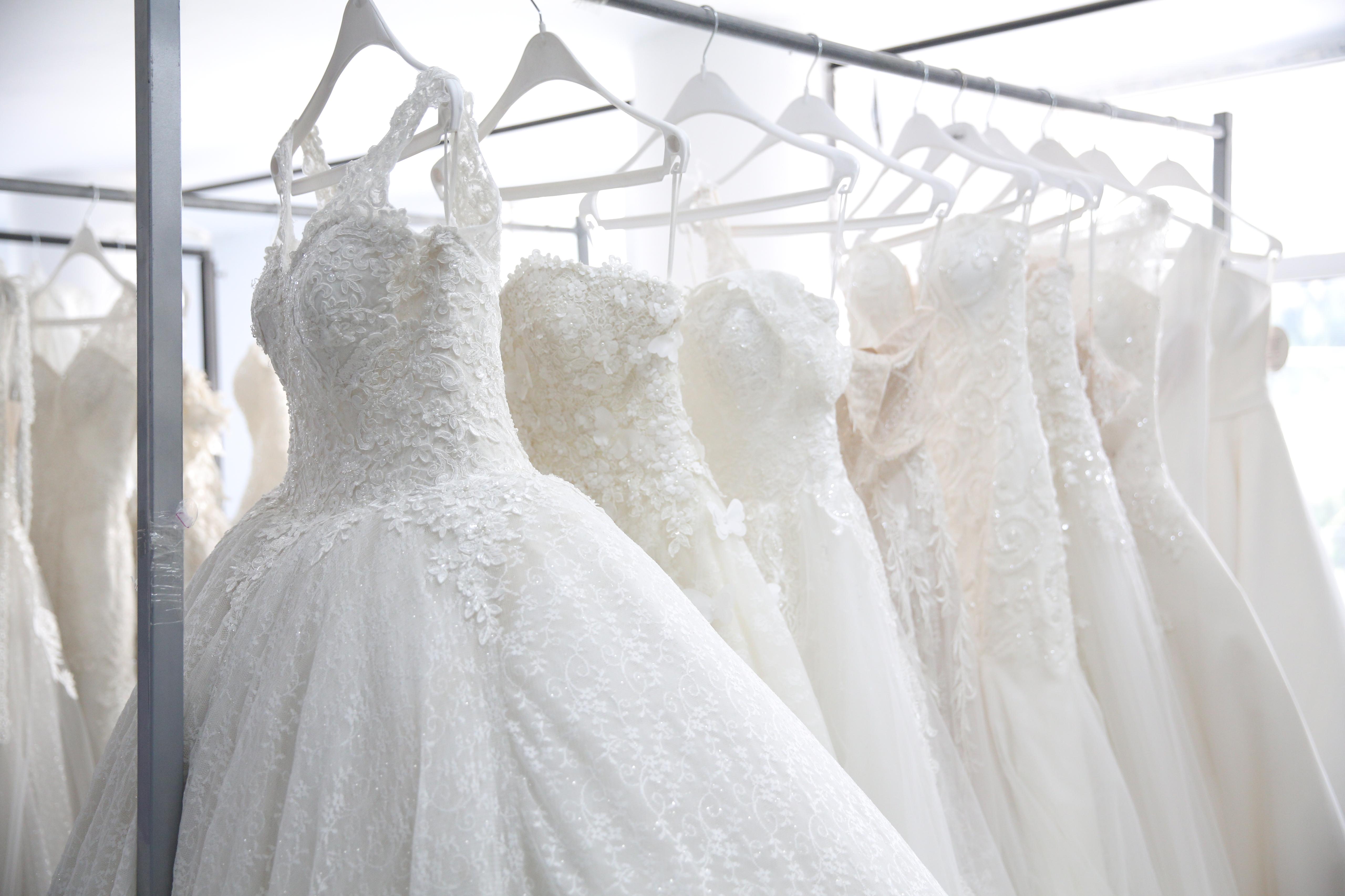 Konak Belediyesi’nden genç çiftlere ücretsiz gelinlik desteği