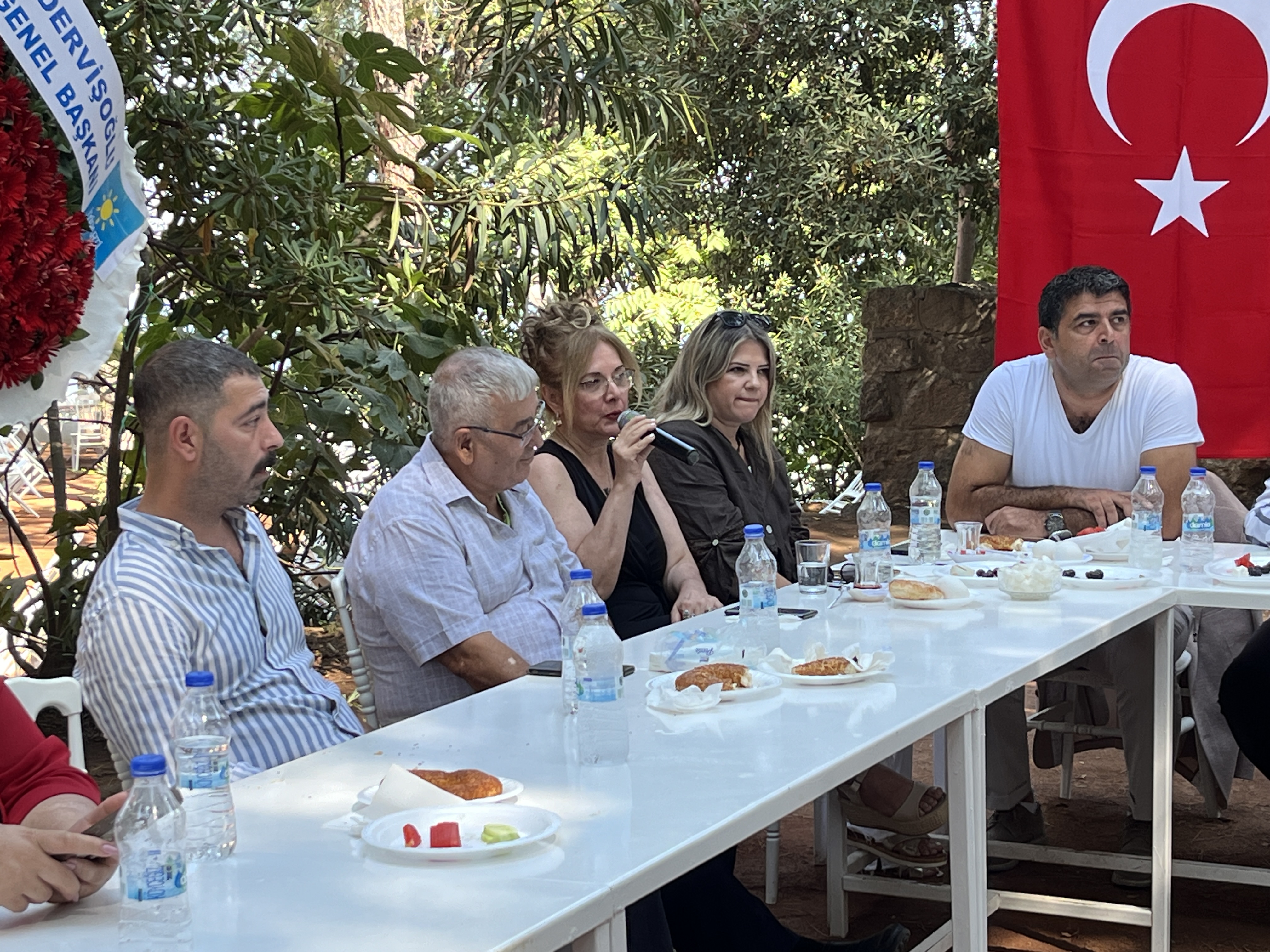 Kadifekale Yaşatma ve Kalkındırma Derneği Genel Kurul toplantısı gerçekleşti: Salih Erkek güven tazeledi