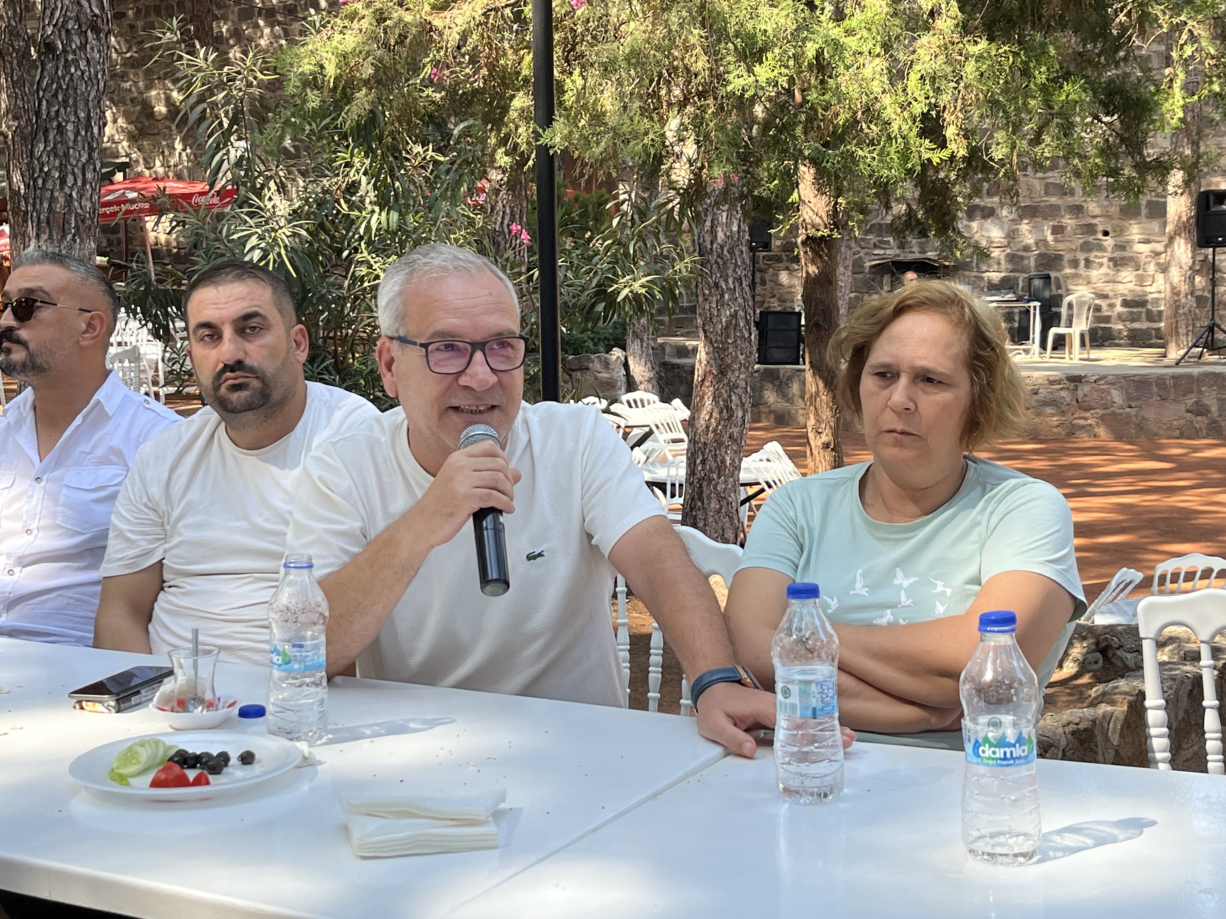 Kadifekale Yaşatma ve Kalkındırma Derneği Genel Kurul toplantısı gerçekleşti: Salih Erkek güven tazeledi