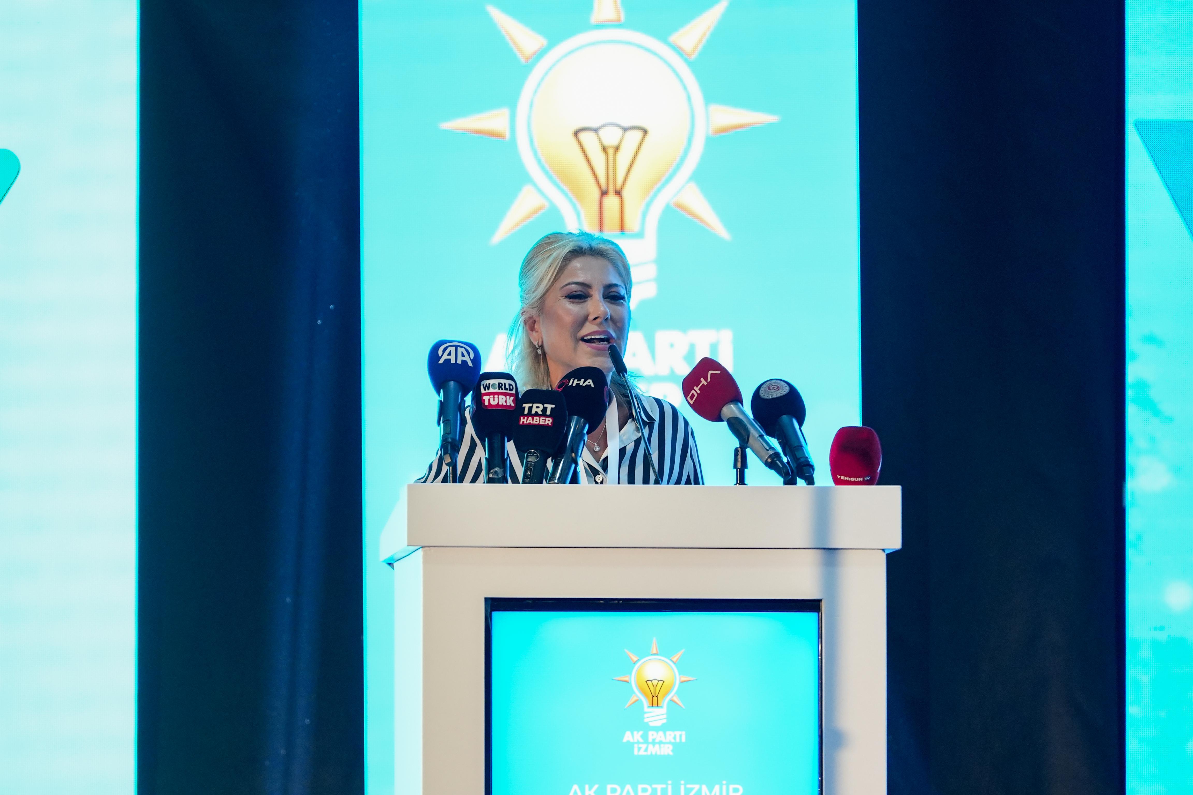 AK Parti Teşkilatı İzmir İl Danışma Meclisi Toplantısı'nda Buluştu