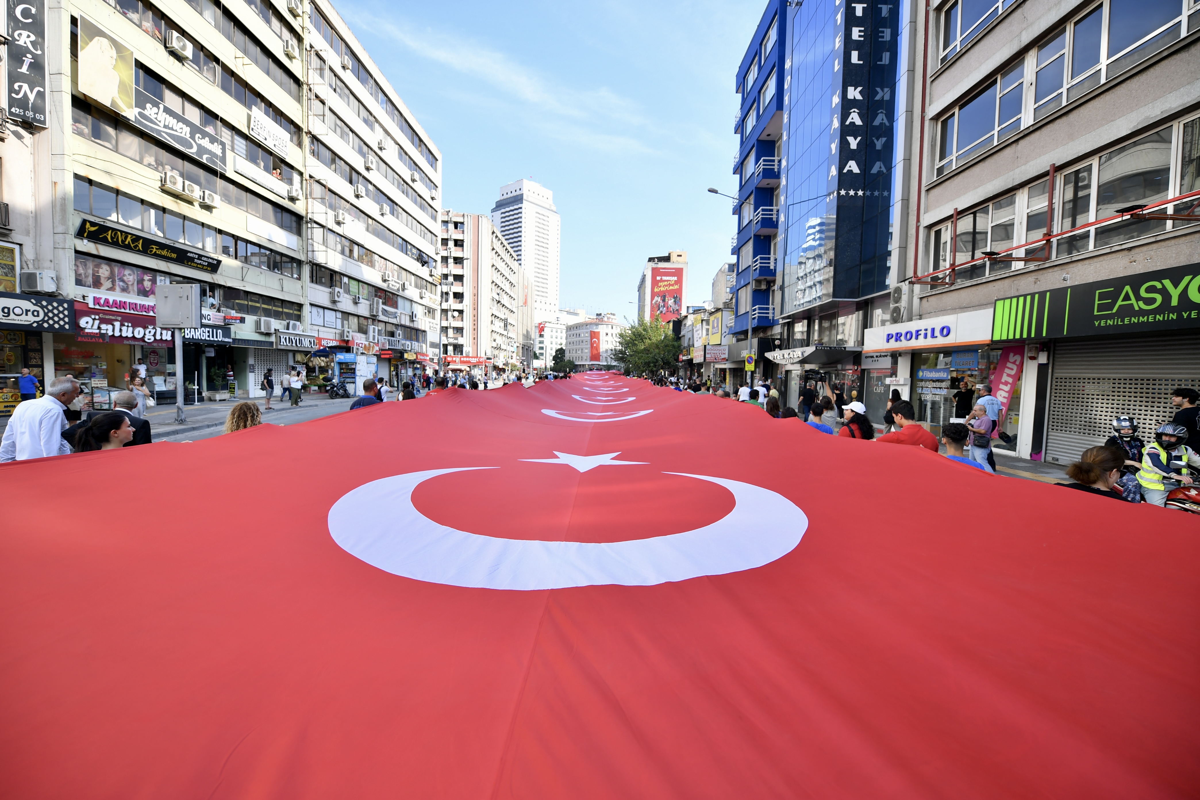 Başkan Tugay tüm İzmirlilere çağrıda bulundu “9 Eylül’ü tarihi bir coşkuyla İzmir’e yakışan görkemle kutlayalım”
