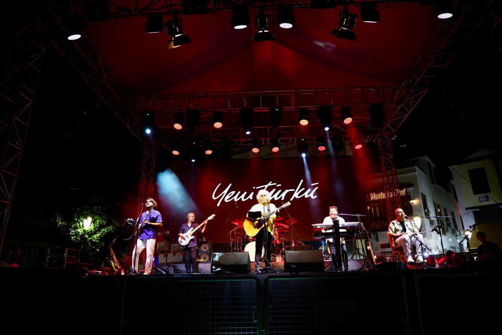 Çeşme Festivali Yeni Türkü ile Görkemli Bir Final Yaptı