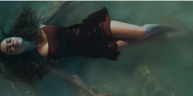 Dekolte eleştirilerine kızdı, hedef aldı! Bahar'ın yönetmeninden Bir Sevda Masalı'na olay 'Abdest' göndermesi!