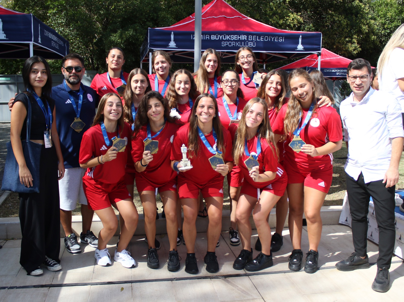 Uluslararası Kadınlar Sutopu turnuvasında İzmir yenilgisiz şampiyon