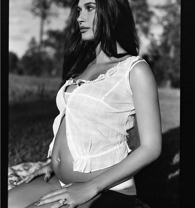 Kısa bir süre önce oğluna kavuşan Hailey Bieber'dan hamilelik günlerinden paylaşım