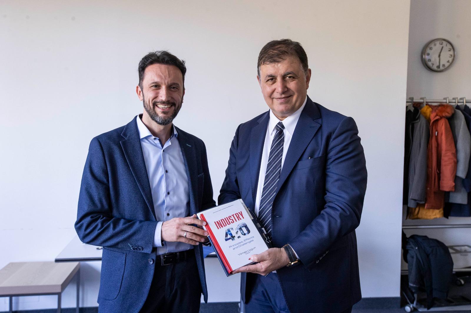 Başkan Tugay ve İzmir heyeti Almanya’da önemli temaslarda bulundu