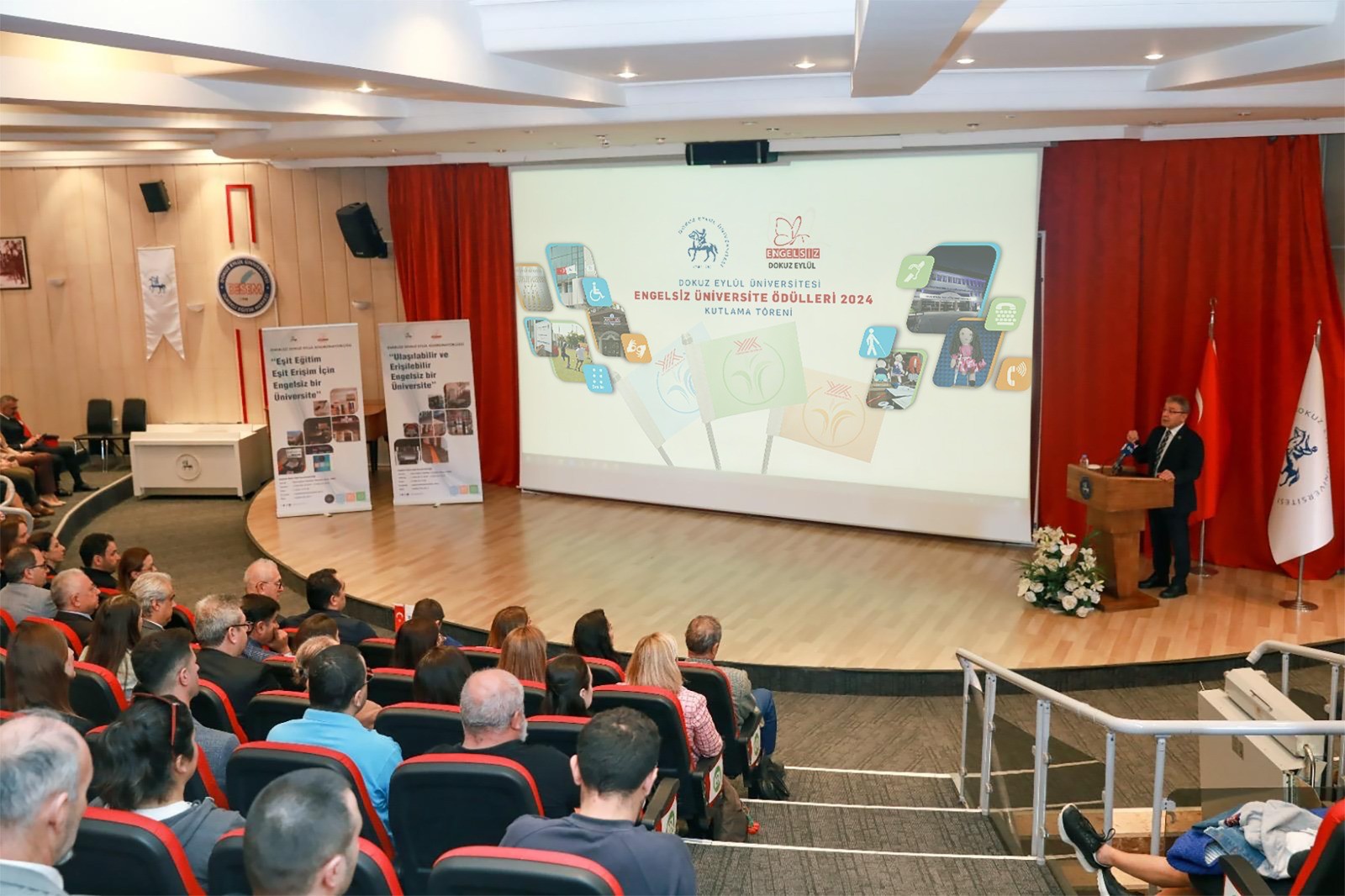 DEÜ, ENGELSİZ ÜNİVERSİTE ÖDÜLLERİ'Nİ KUTLADI: 17 BAŞARI ÖDÜLÜ SAHİPLERİNE TESLİM EDİLDİ