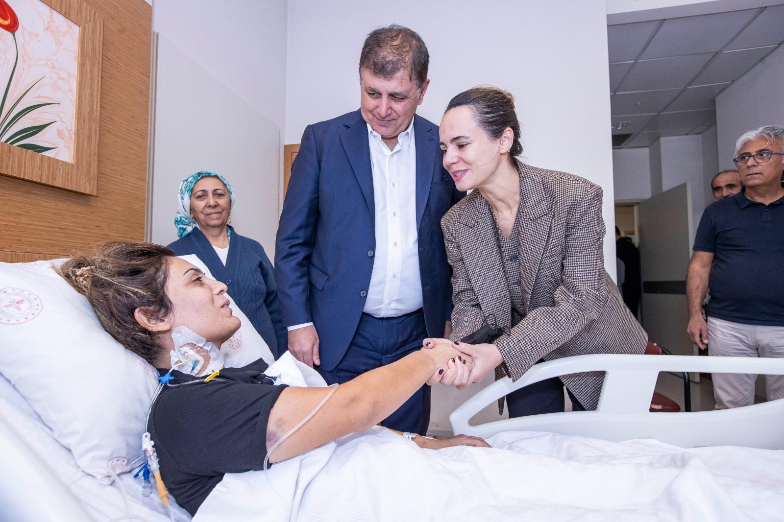 Tugay, mucizeyle yaşama tutunan Özge Polat’ı ziyaret etti