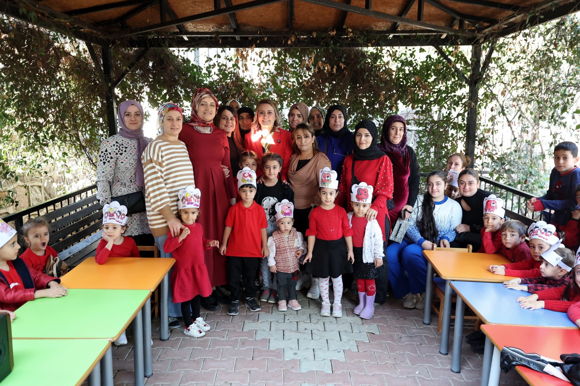 Başkan Mutlu miniklerin bayram coşkusuna ortak oldu