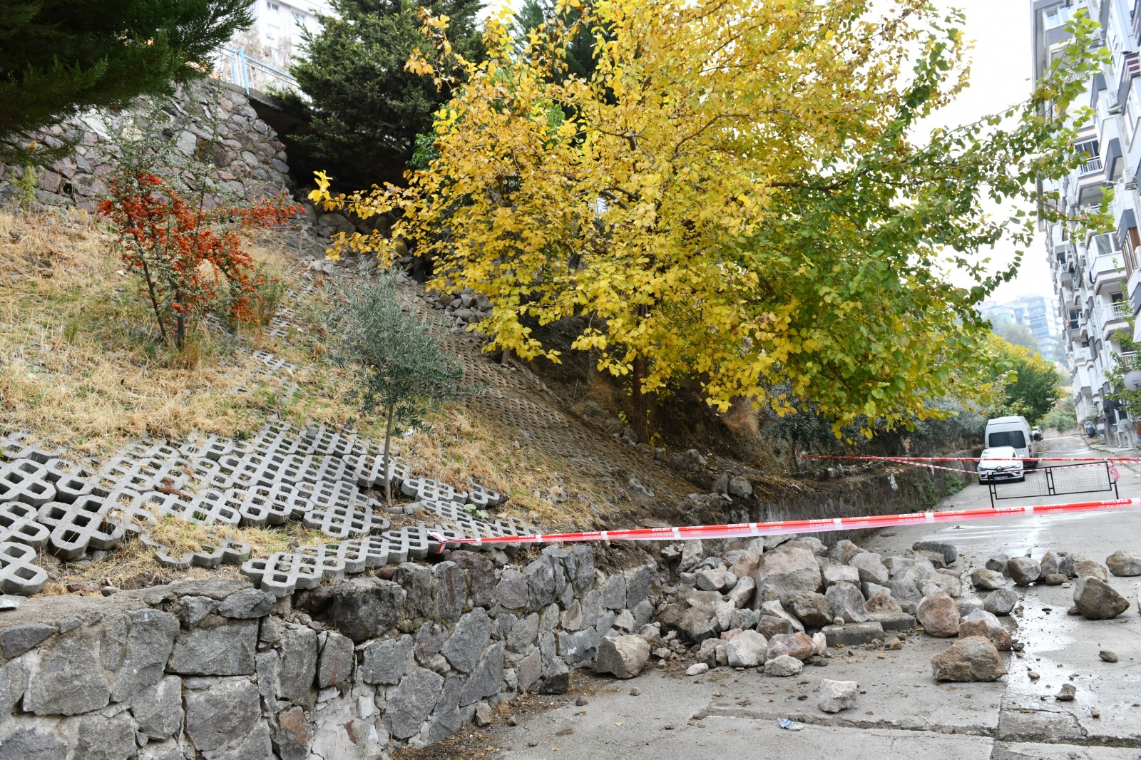 Çiğli’de Heyelan Bölgesine Hızlı Müdahale