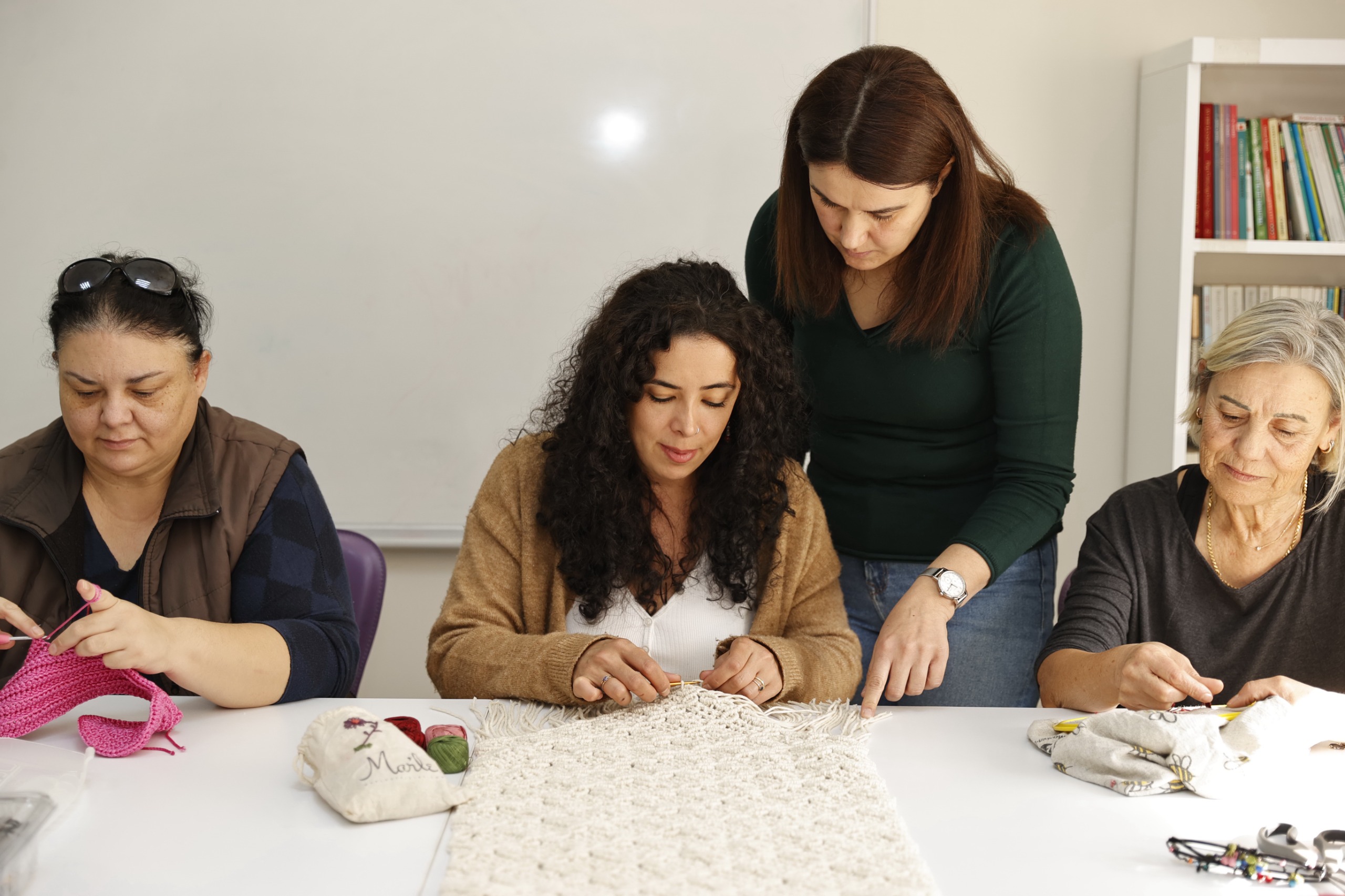 Konak’ta ‘Mutlu Çocuklar Oyun Evleri’ ile çocuklar da anneler de mutlu
