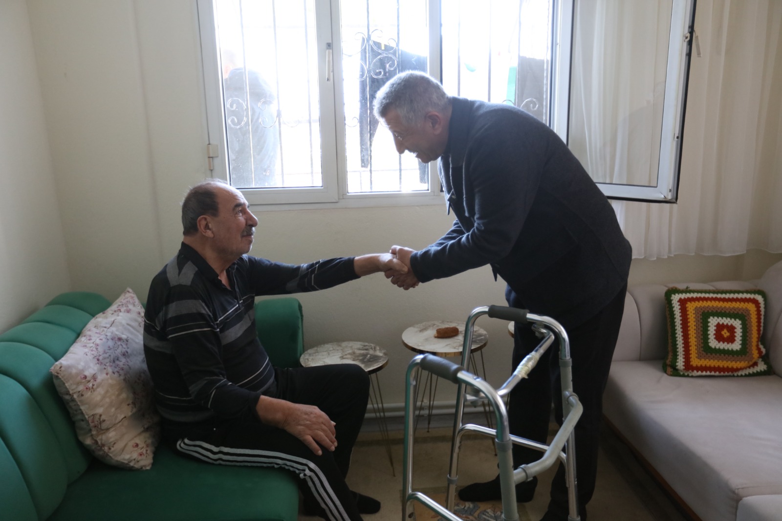 Yeni yıl pastası ve sepeti Başkan Günay'dan