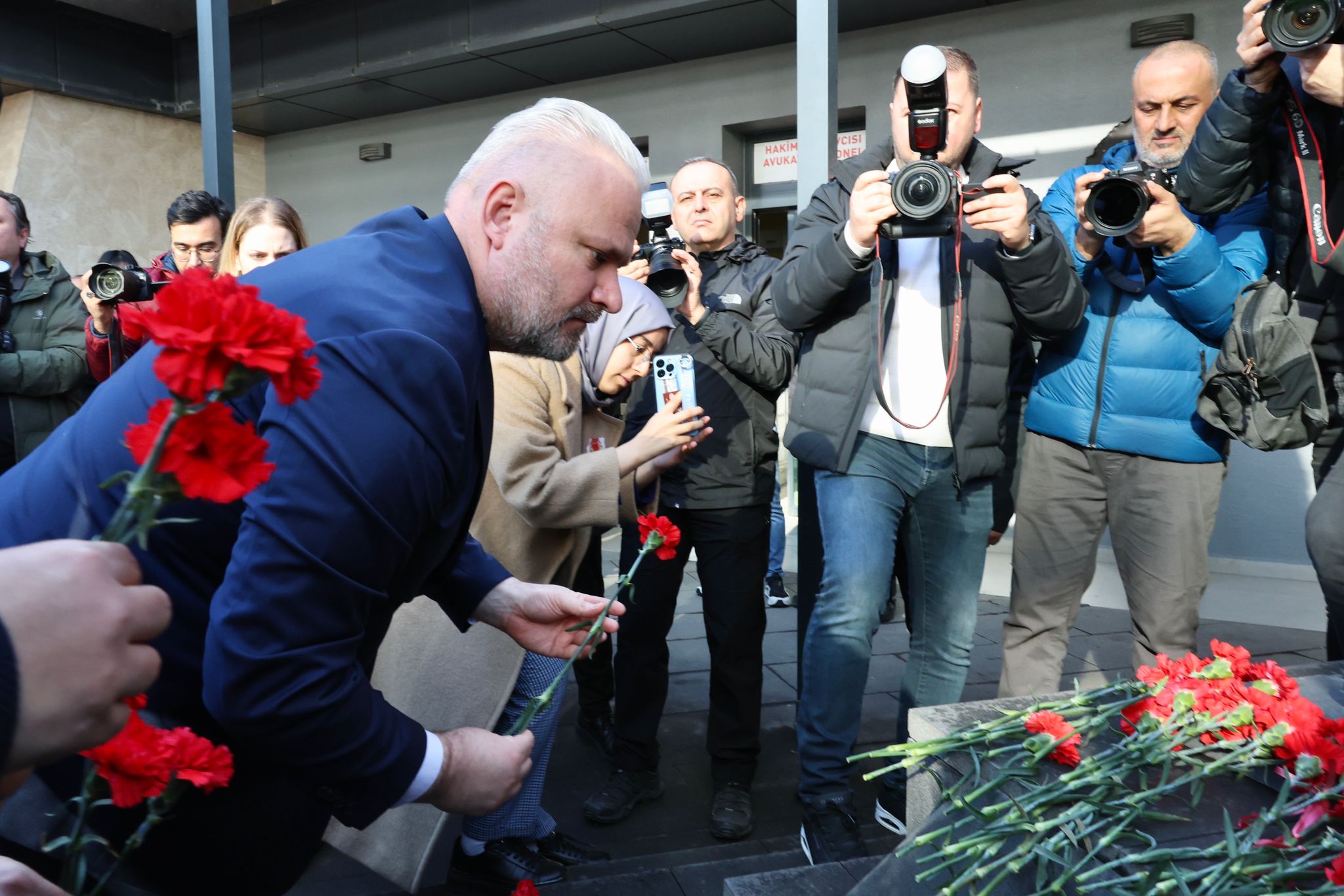 "ŞEHİDİMİZİN EMANETİ OLAN BAYRAĞI ASLA DÜŞÜRMEYECEĞİZ"