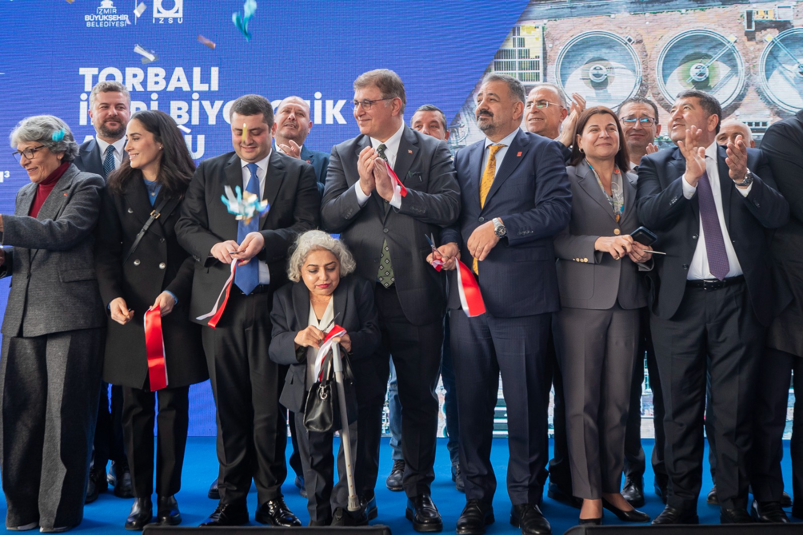 Başkan Tugay: “Diz çöktüremediğiniz için İzmir’i kötülüyorsunuz”