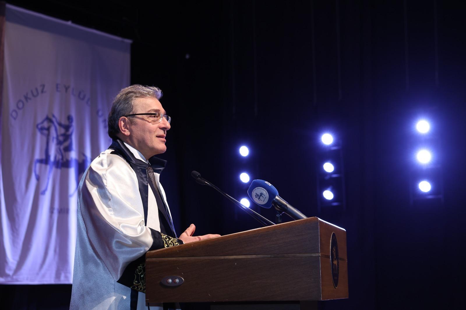 DEÜ AKADEMİK GÜCÜYLE BÜYÜYOR: ATANAN VE YÜKSELEN 452 AKADEMİSYEN ONURLANDIRILDI