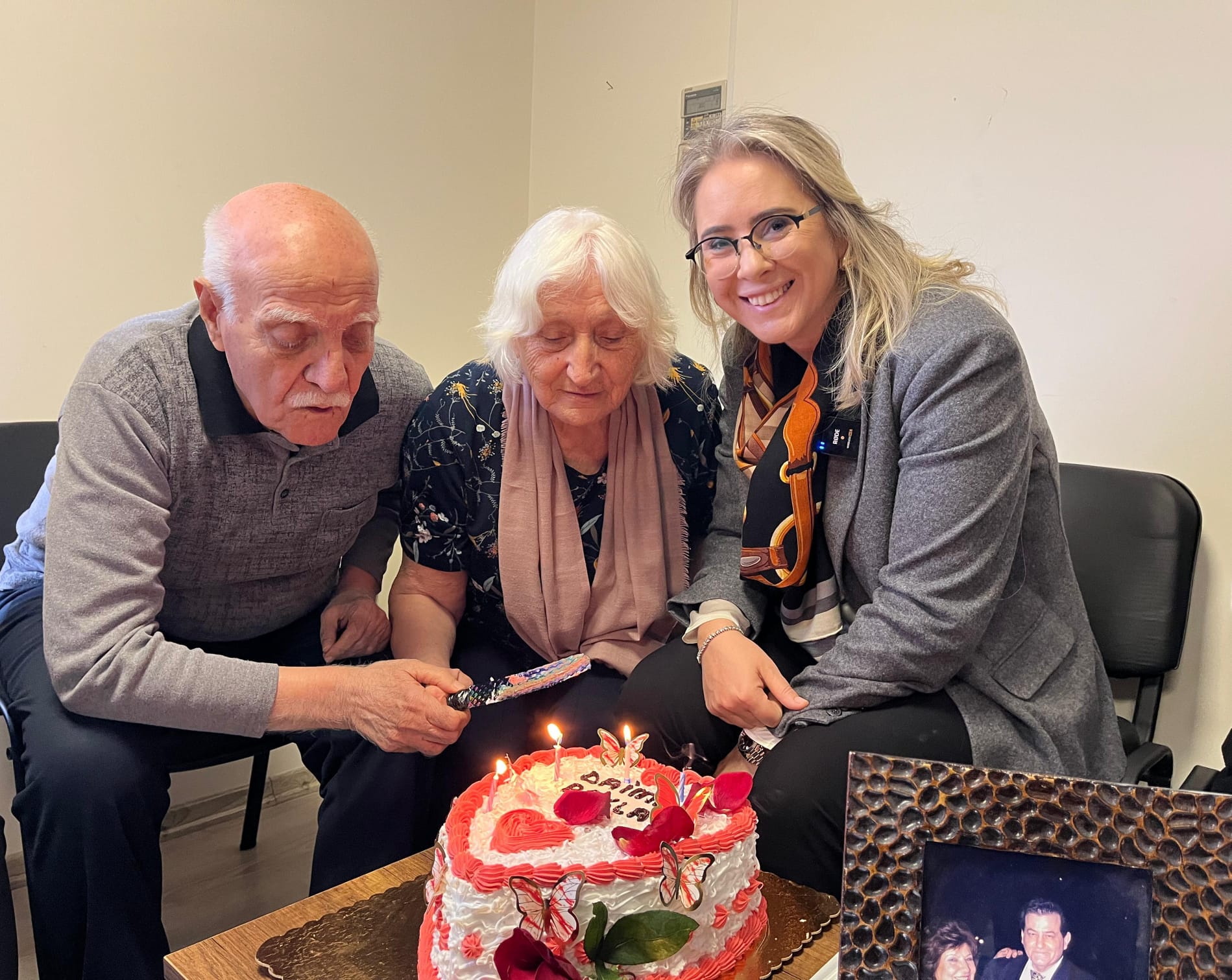 AK Partili Çankırı Huzurevinde Yarım Asırlık Evli Çiftleri Ziyaret Etti