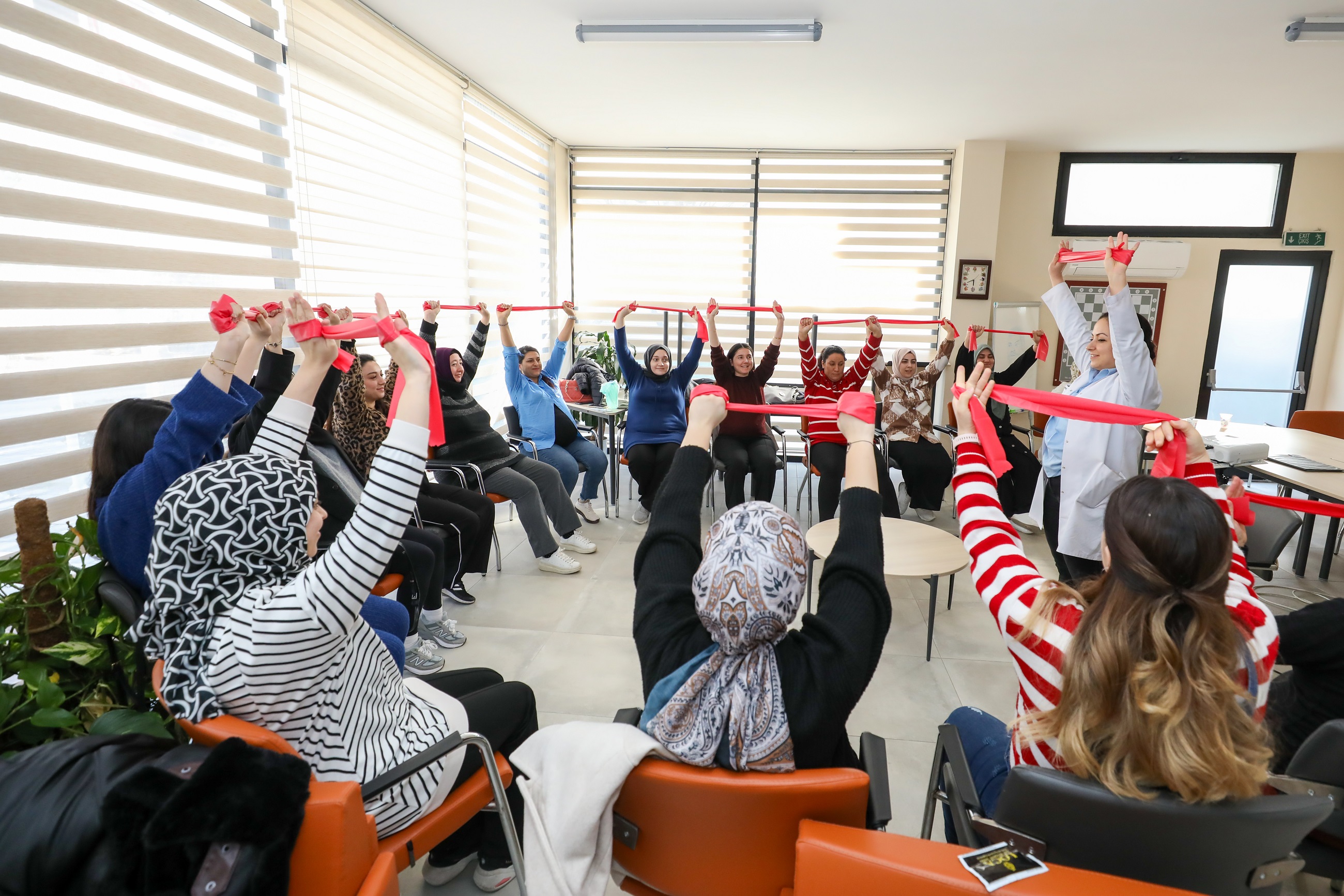 Gaziemir’de anne adayları Gebe Okulu ile doğuma hazırlanıyor