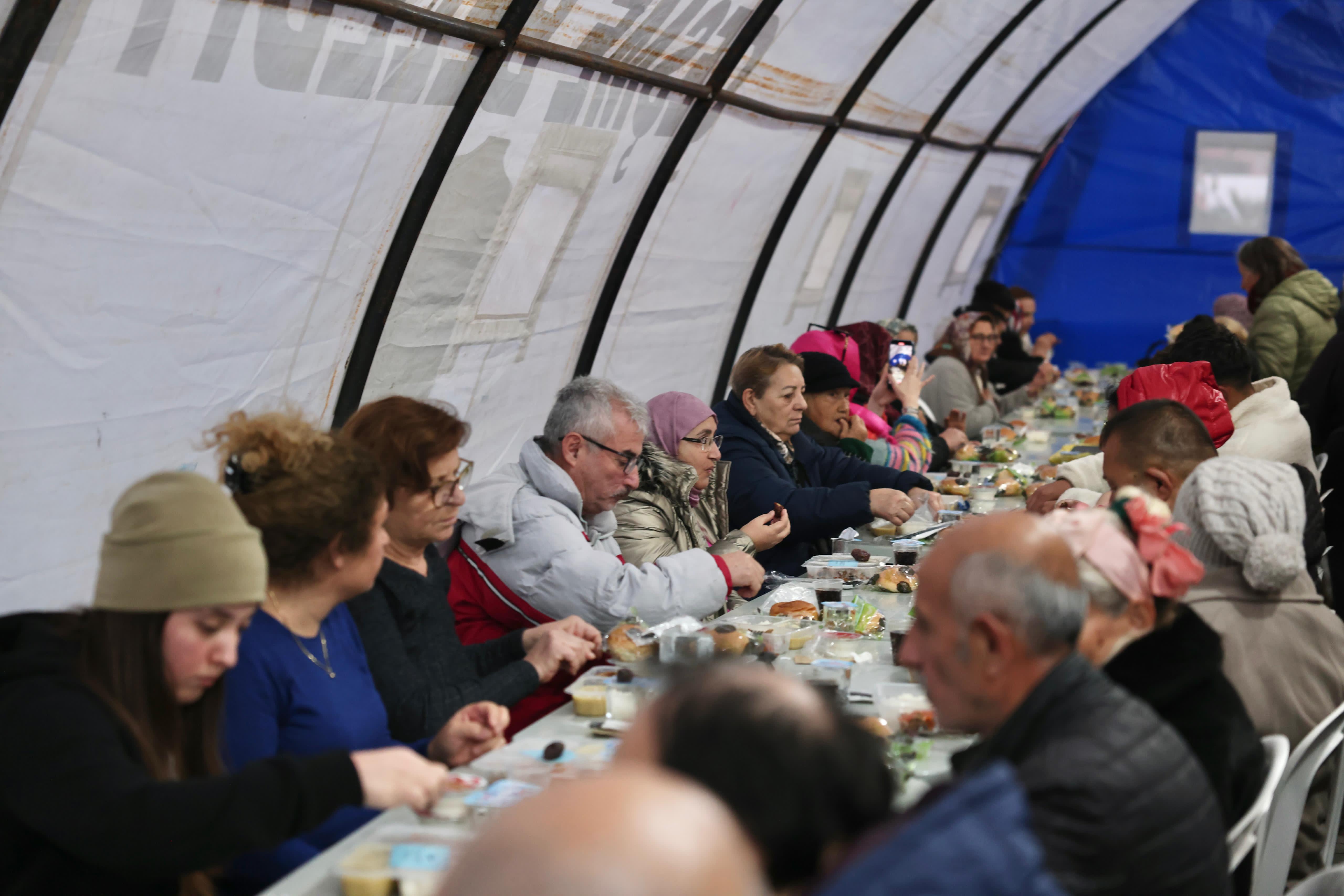 Çeşme’de ilk iftar açıldı