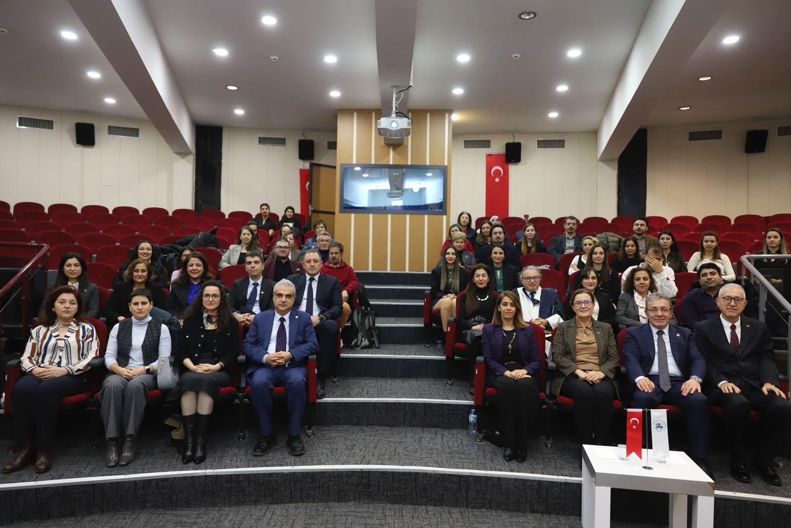 DEÜ'DE 'ÖĞRETİM YETKİNLİKLERİNİ GELİŞTİRME PROGRAMI' TAMAMLANDI