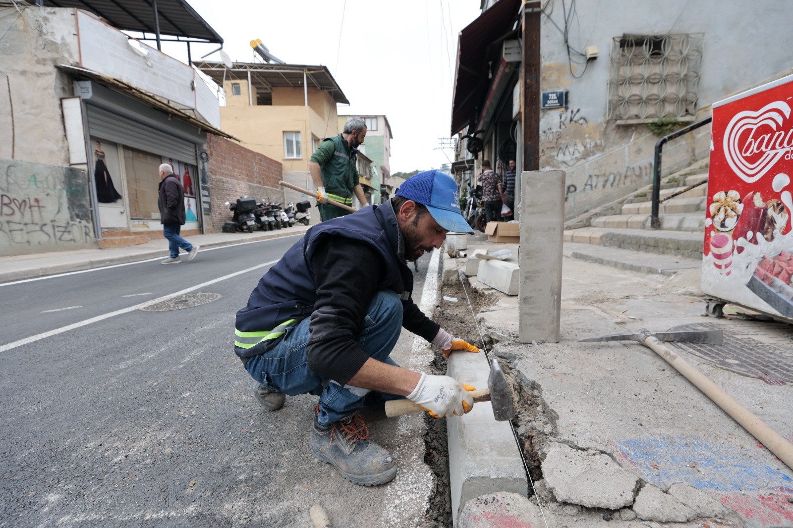 ​Rakım Elkutlu'da hummalı çalışma: Altyapıdan sonra üstyapı da yenileniyor