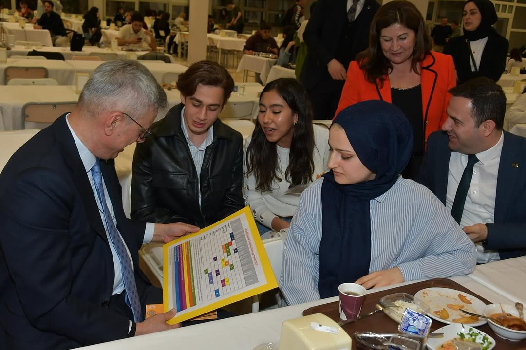 Sağlık Bakanı Kemal Memişoğlu, Hacettepe Üniversitesi’nde Öğrencilerle İftar Yaptı