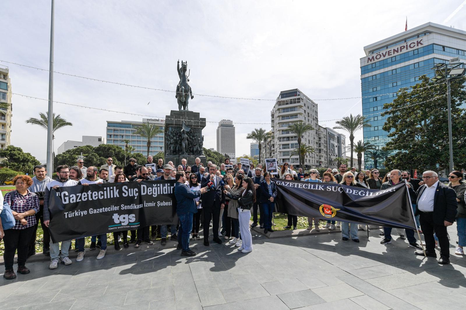 Başkan Tugay’dan gazetecilere destek