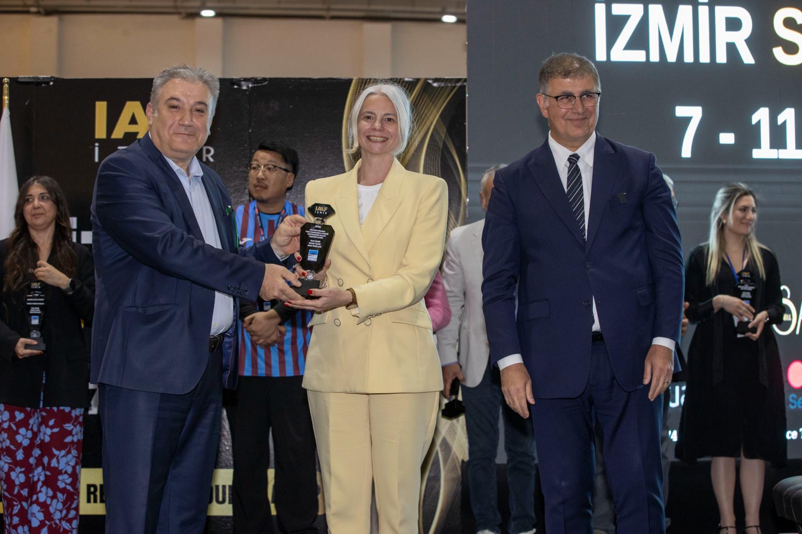 Tugay: Sanatçıların buluşma noktalarından biri İzmir olacak