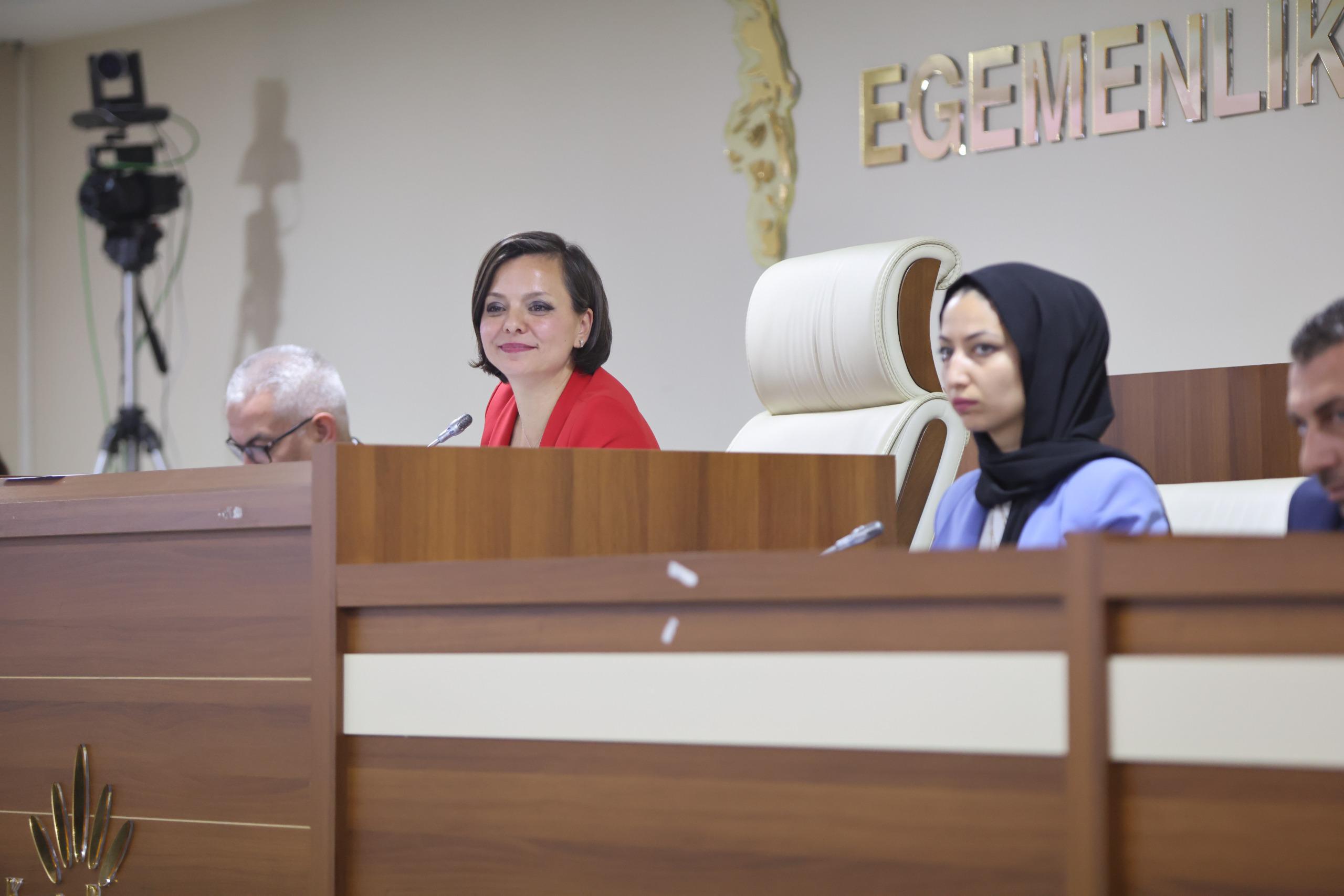 Karabağlar Belediye Başkanı Kınay’dan Meclis Mesajı: “Emekçinin Hakkını Korumaya Devam Edeceğiz”