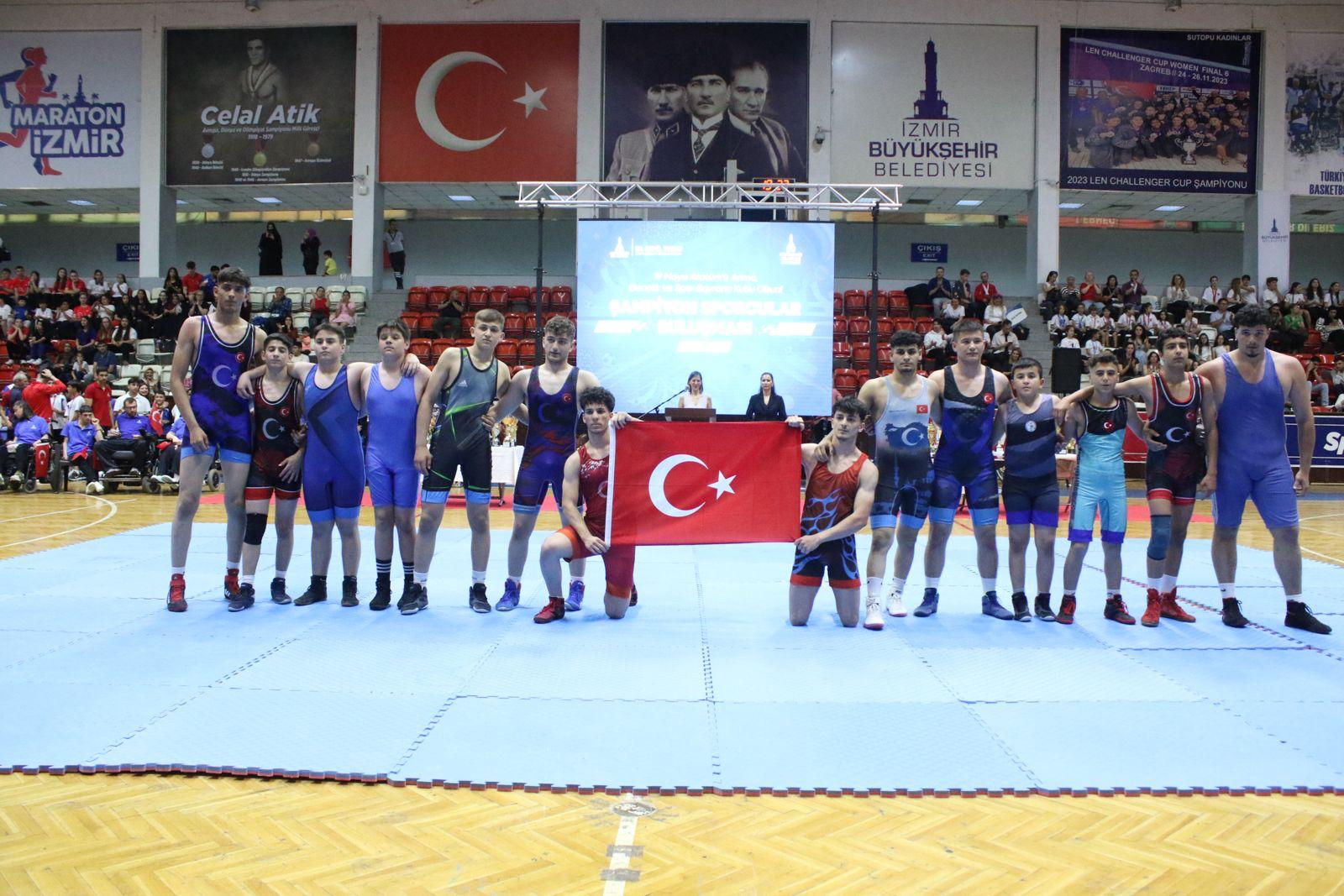 Celal Atik Spor Salonu’nda gençlik buluşması