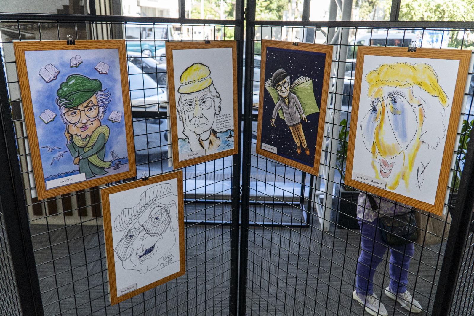 Karşıyaka’da Attila İlhan’ın 100. yaşına özel karikatür sergisi