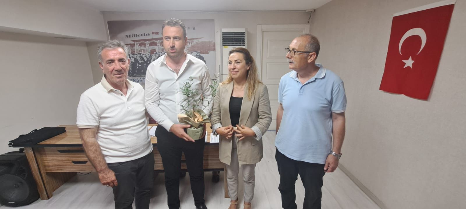 AVAZ İzmir Şube Başkanı Uğur Şimdi'den birlik mesajı: Kırgınlık ve dargınlıkları bir kenara bırakacağız