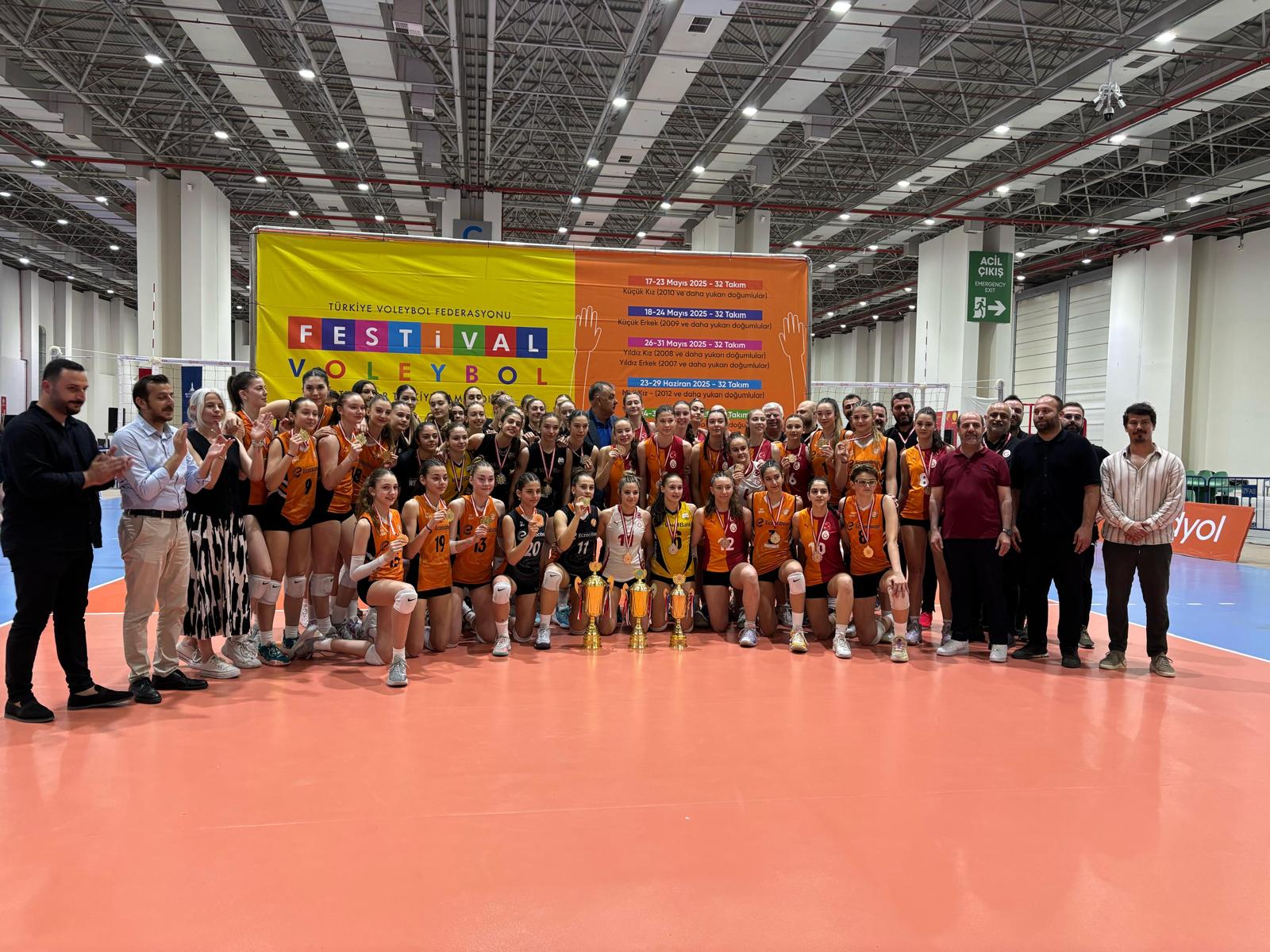 Festival Voleybol heyecanı Fuar İzmir’de sürüyor