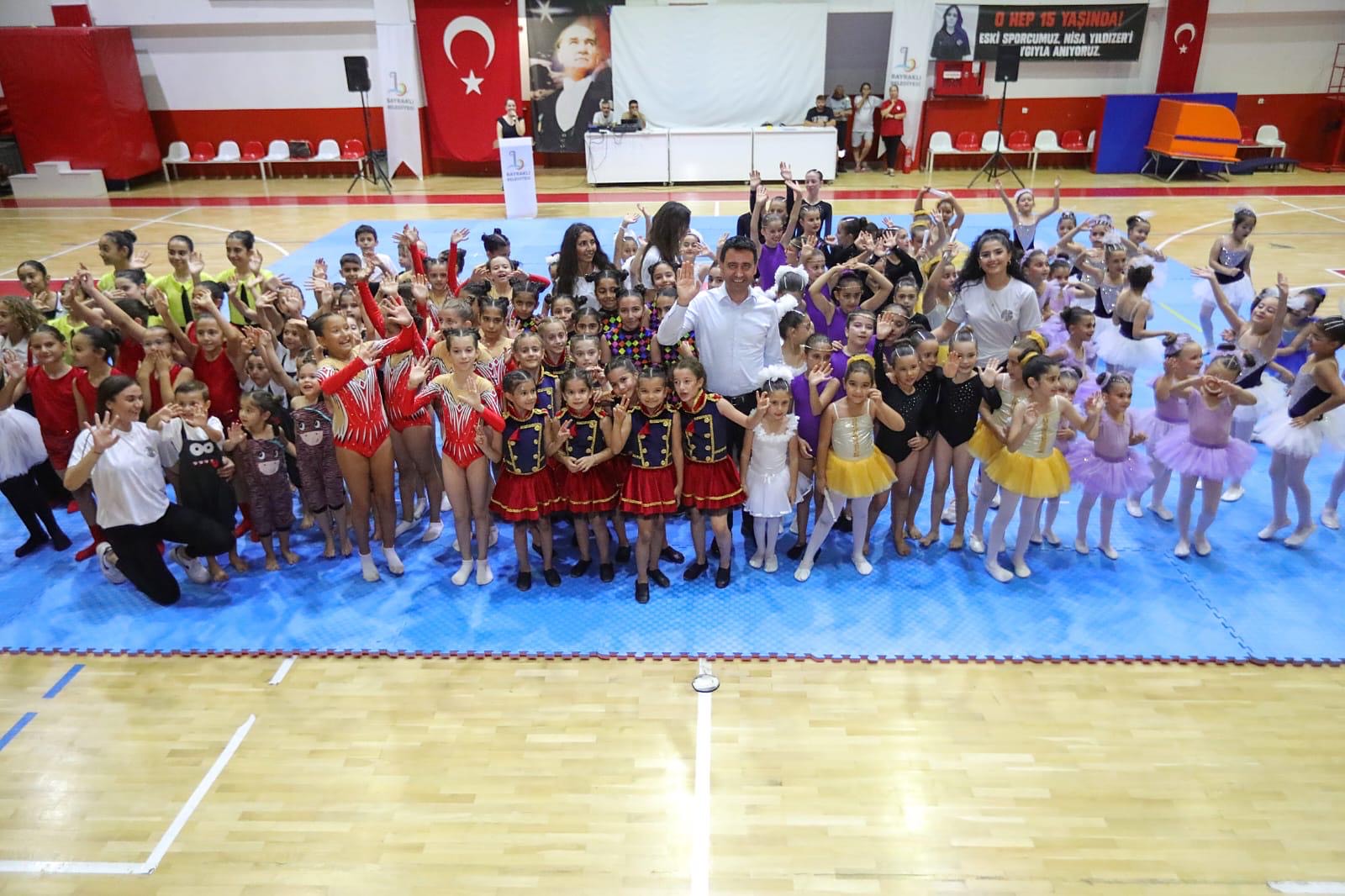 Bayraklılı kursiyerlerden yıl sonu gösterisi