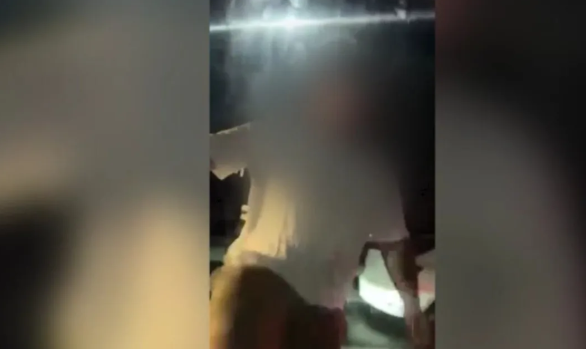 İstanbul'da önünü kestiği sürücüye küfredip aracına zarar verdi