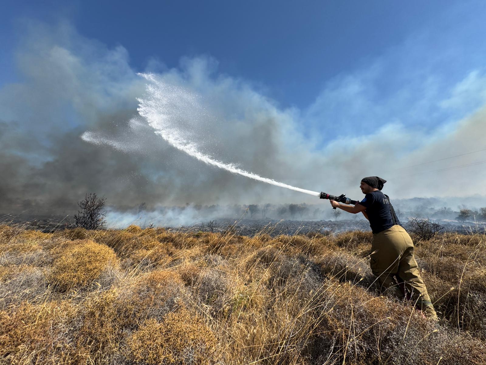 İzmir İtfaiyesi kentsel ve kırsal yangınlarla mücadele ediyor