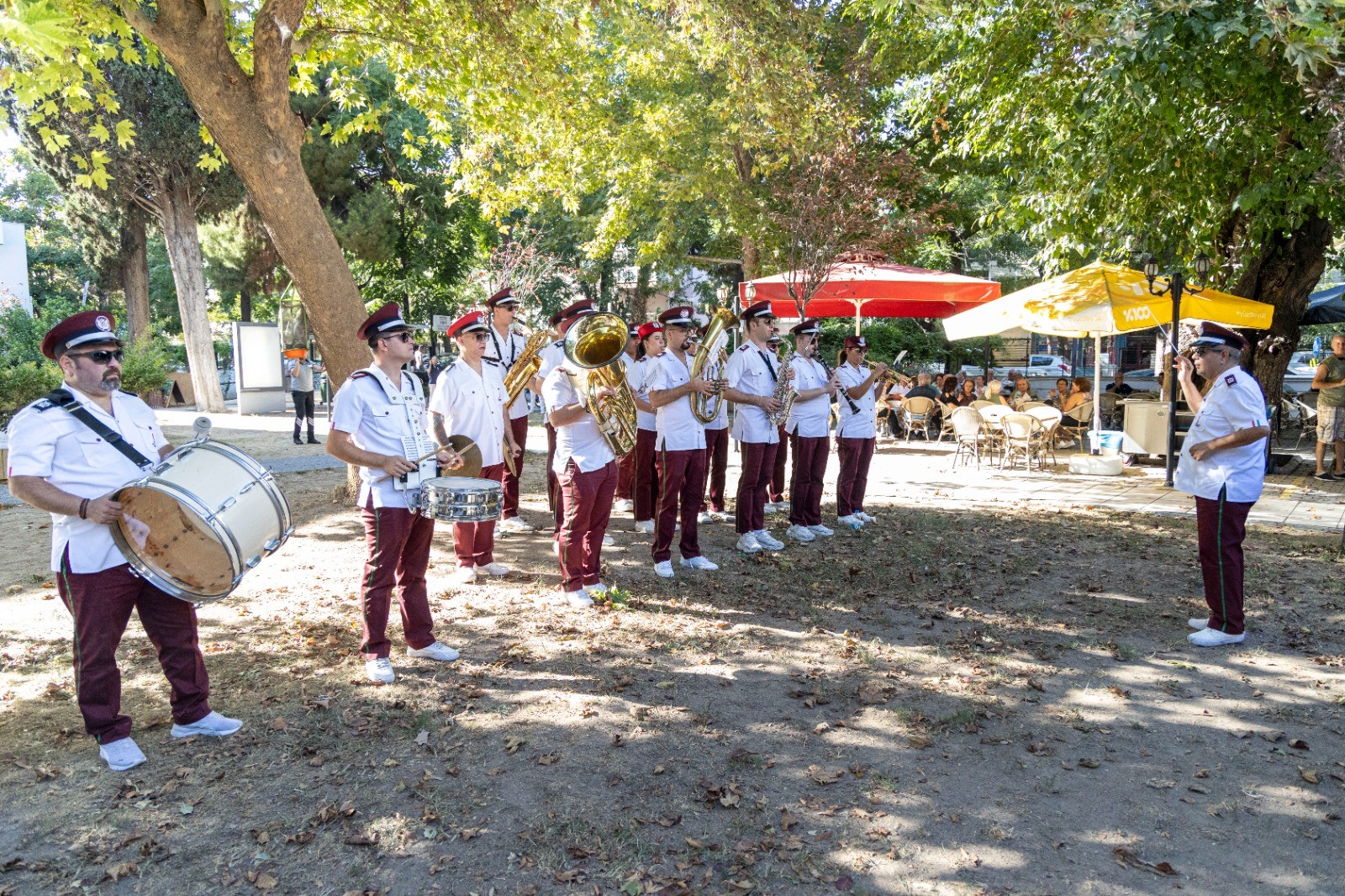 Karşıyaka Belediye Bandosu’ndan sokak konserleri