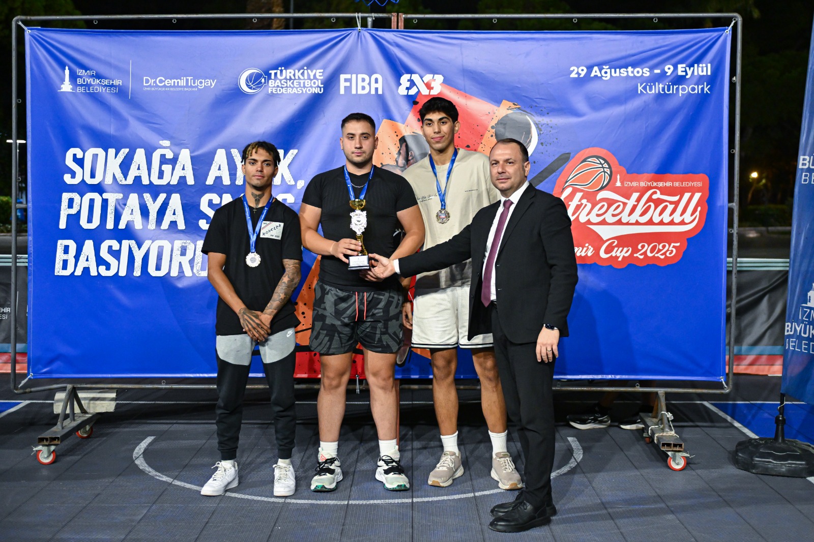 3x3 Streetball İzmir Cup 2025’te ödüller sahiplerini buldu