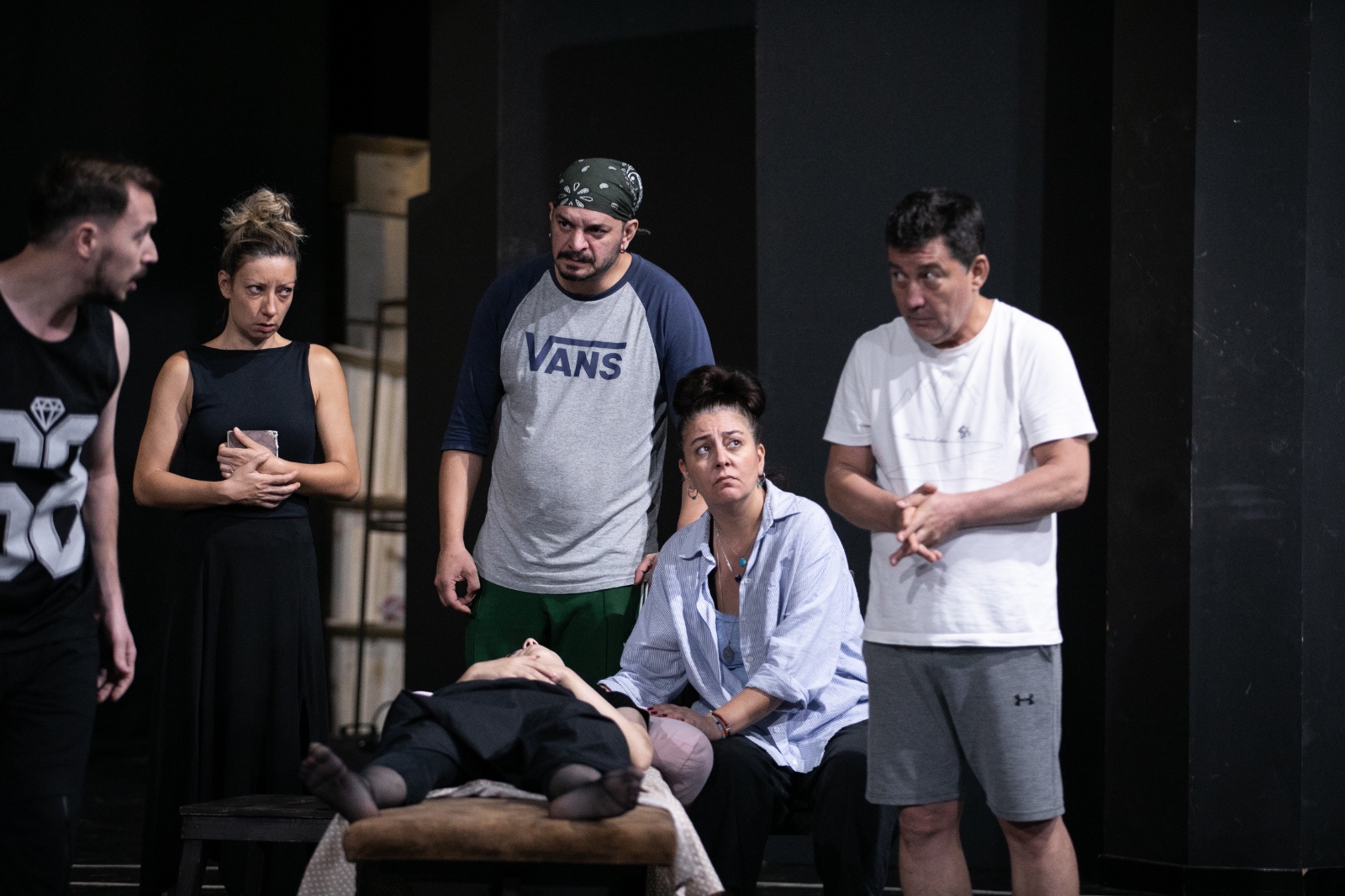 İzmir Şehir Tiyatroları “Cadı Kazanı” oyununun provalarına devam ediyor