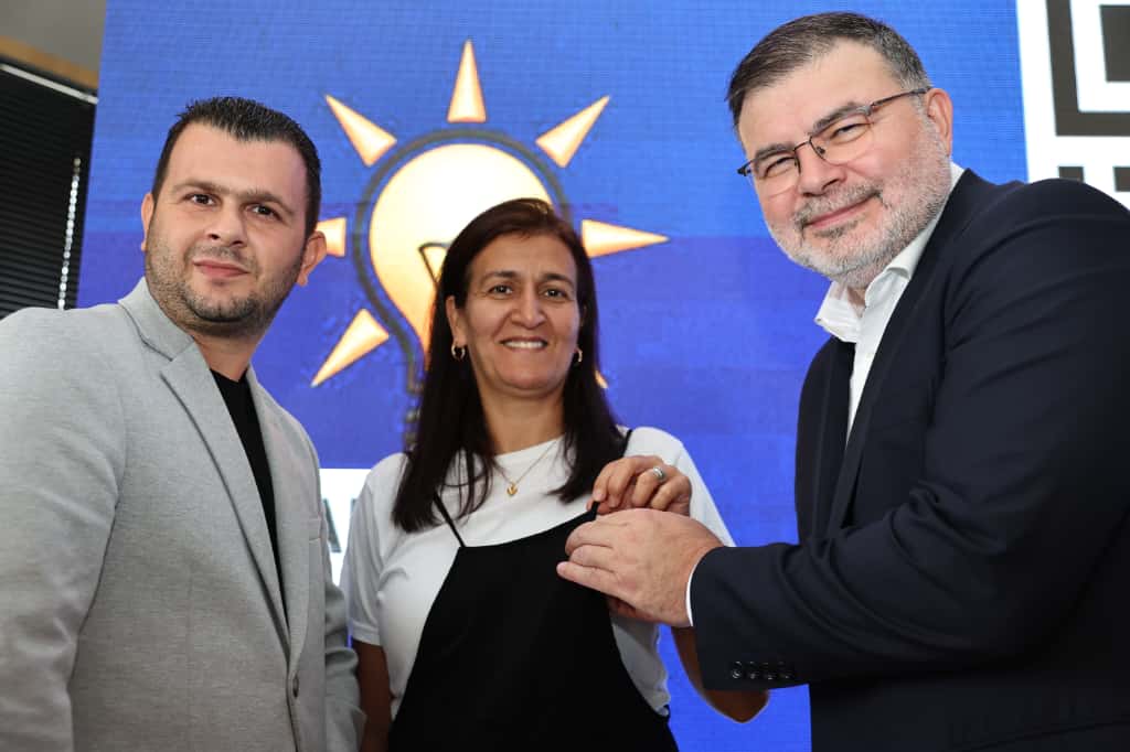 AK Parti İzmir İl Başkanı Saygılı, Kemalpaşa'da yeni üyelere rozet taktı, CHP'den de katılım var!