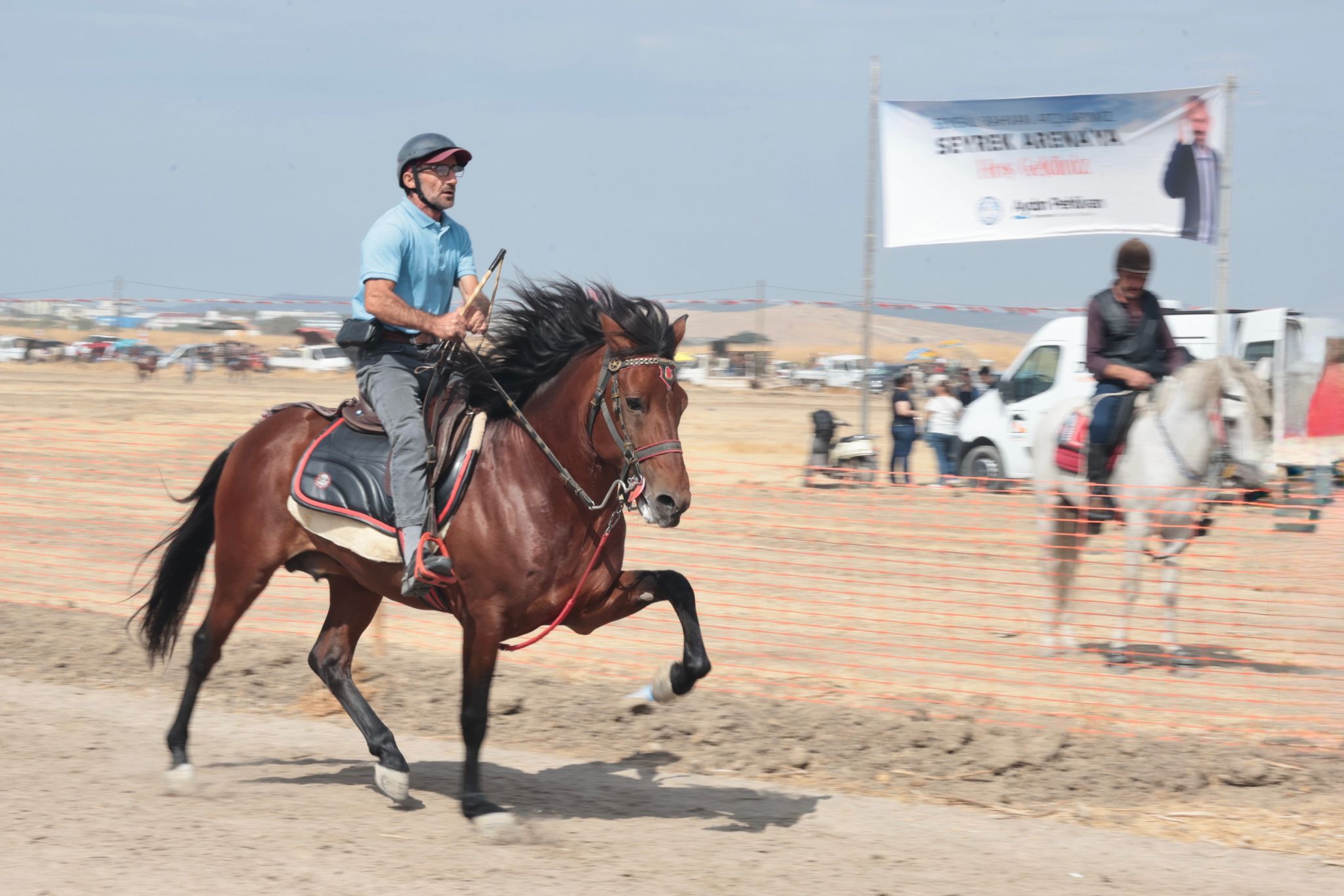 Türkiye'nin şampiyon atları Menemen'de yarıştı