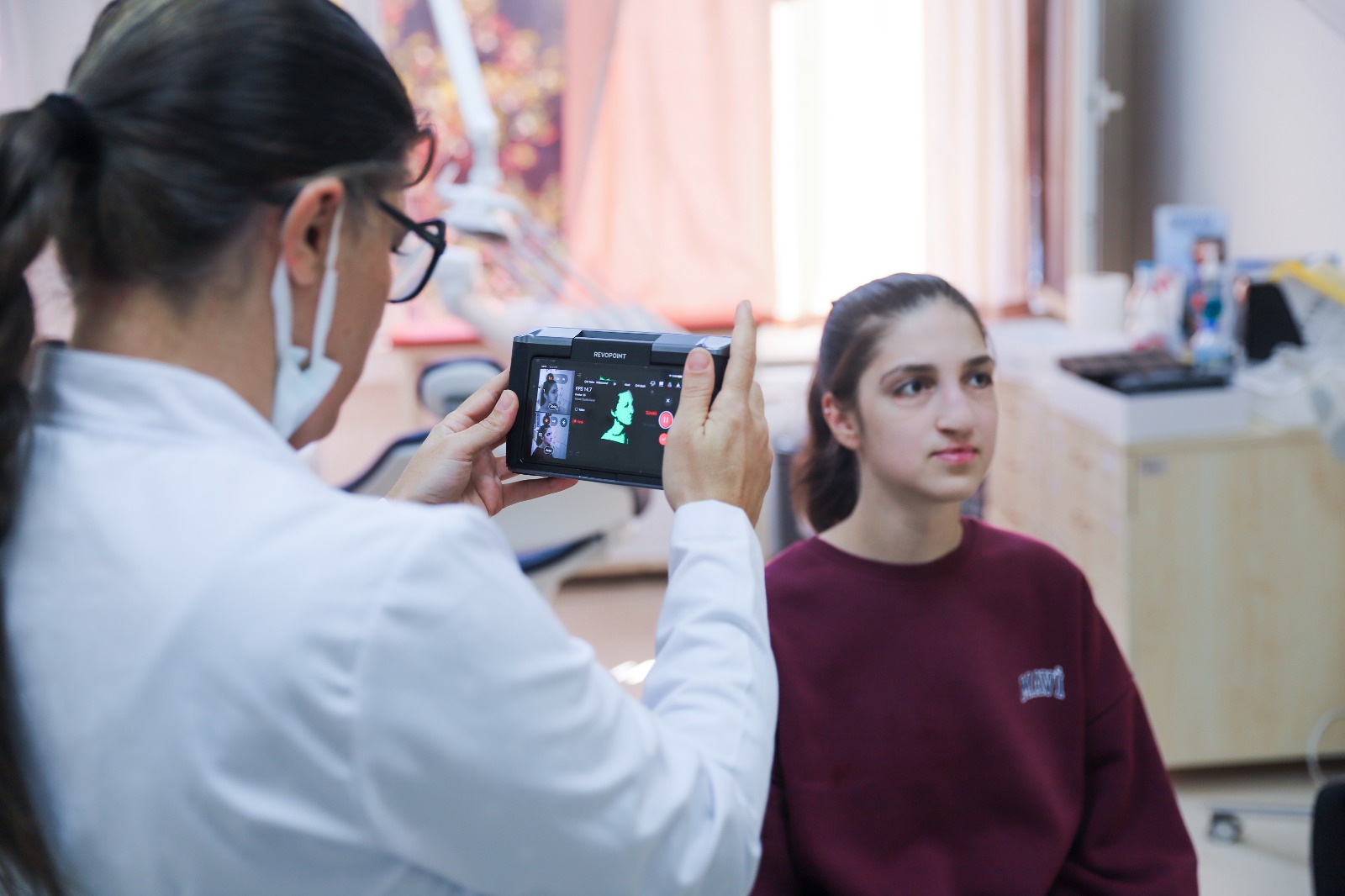 DEÜ'DEN YARIK DUDAK VE DAMAK HASTALARINA İLERİ TEKNOLOJİYLE ÜCRETSİZ TEDAVİ