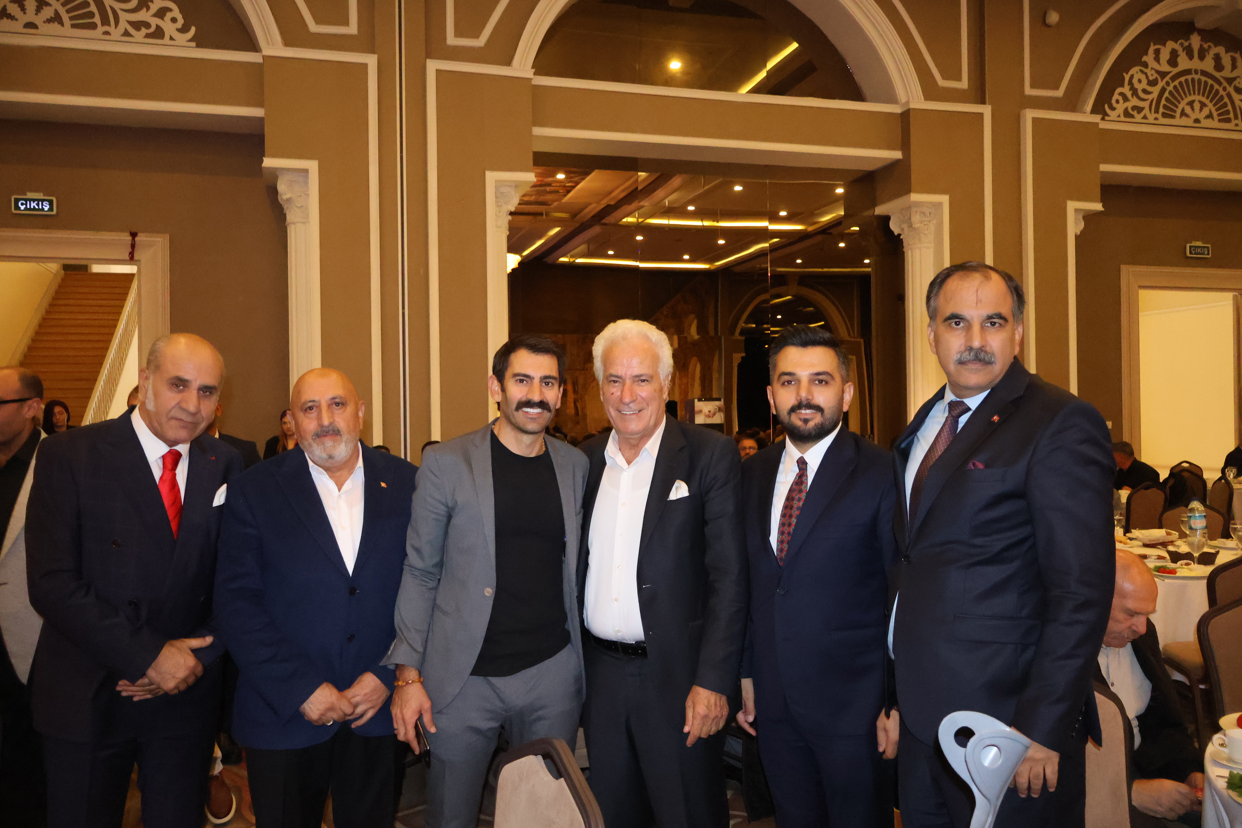 İzmir'de "Büyük Kardeşlik" Buluşması: Birlik, Dayanışma ve Umut Mesajı