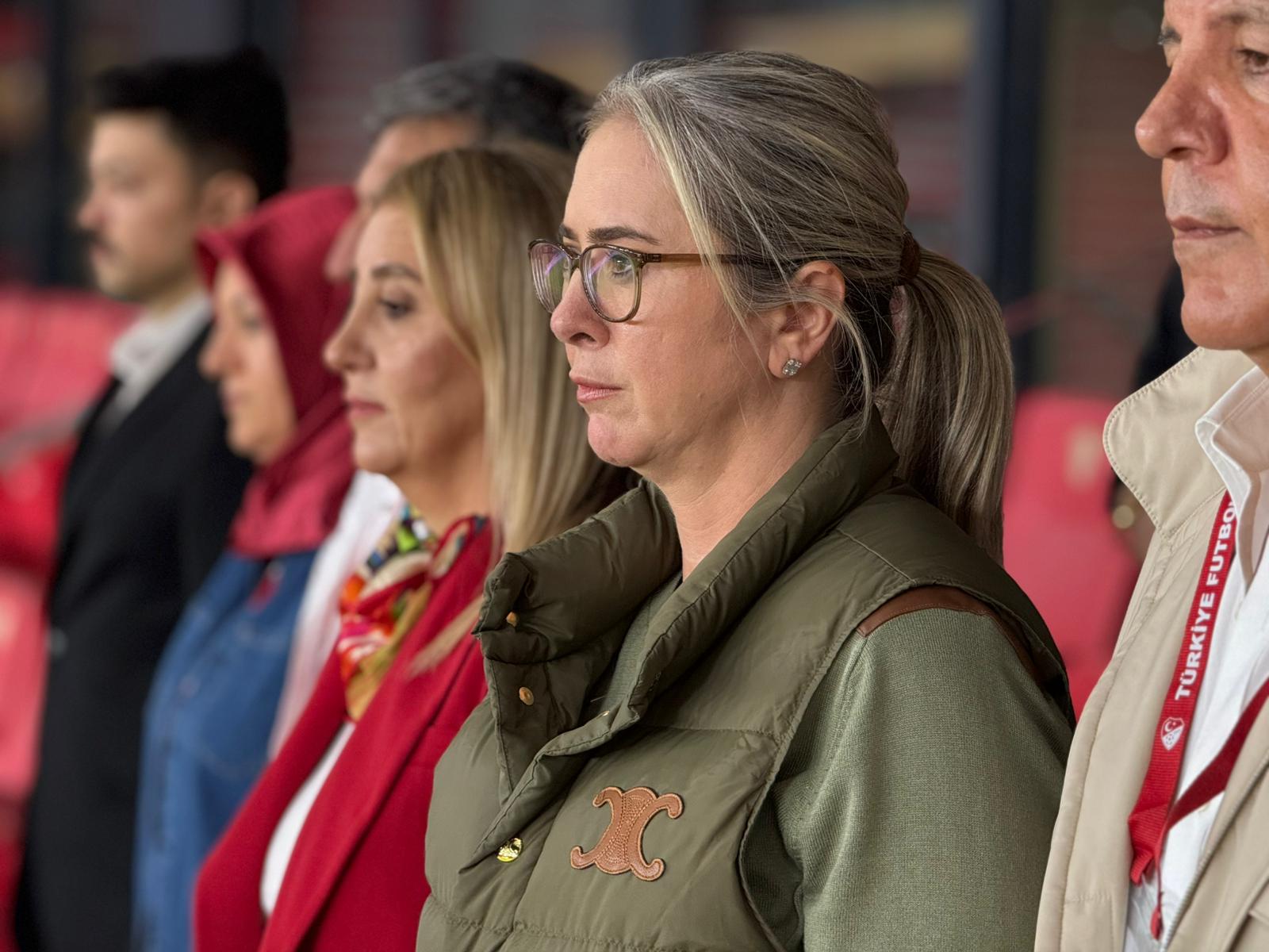 AK Partili Çankırı'dan  Kadın Millilere Sürpriz: Cumhurbaşkanı Erdoğan Soyunma Odasında Telefonda Tebrik Etti