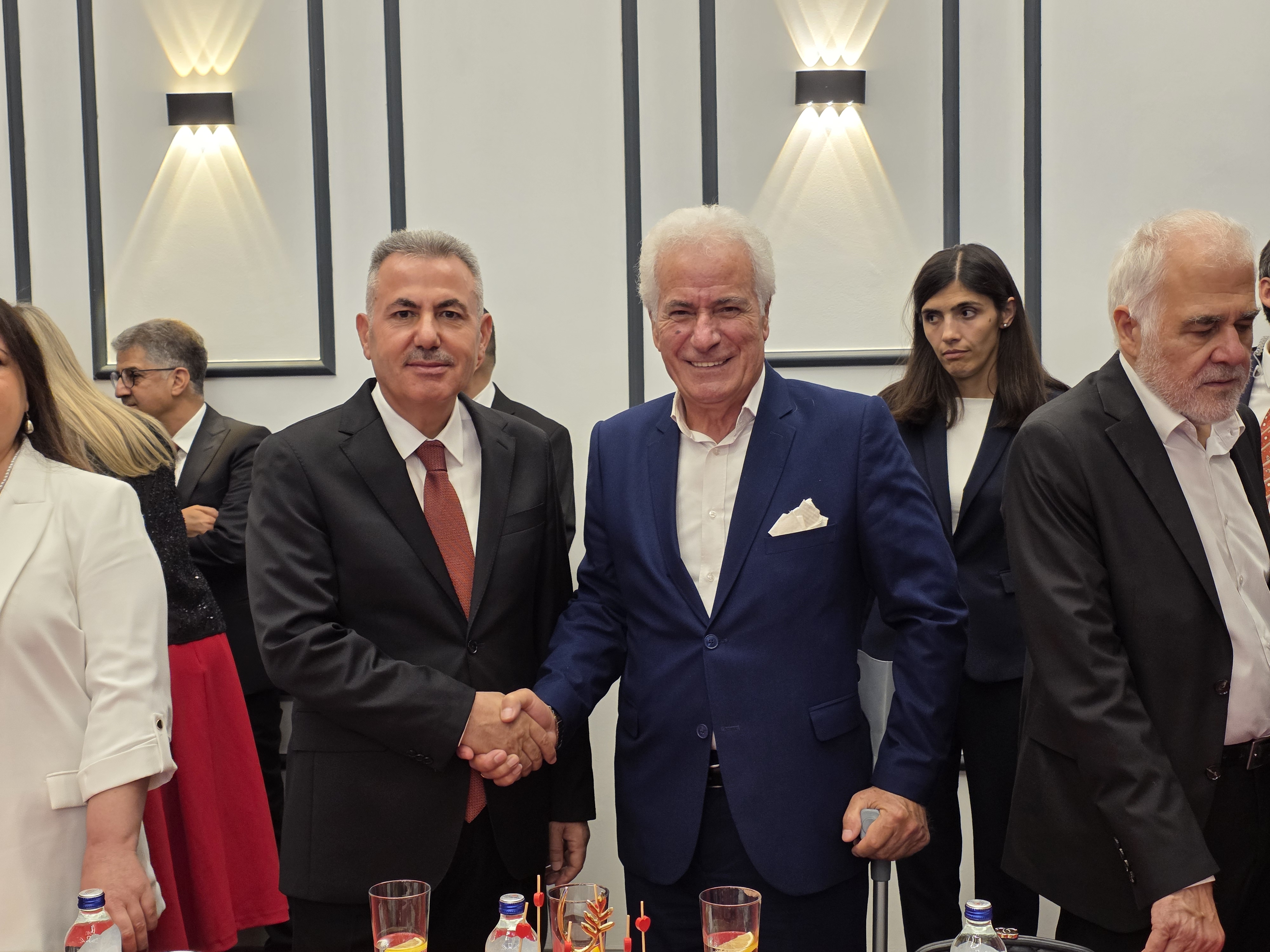 İZMİR'DE 29 EKİM RESEPSİYONU COŞKUYLA GERÇEKLEŞTİ: CUMHURİYET'İN 102. YILI TÖRENLE KUTLANDI