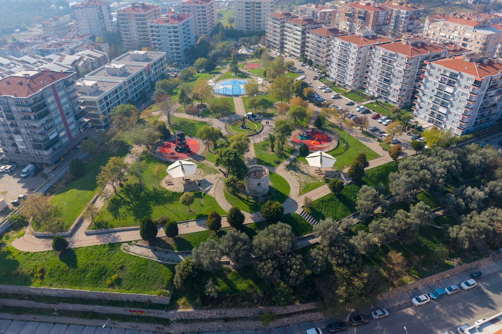 Buca'da parklar yenileniyor, sosyal yaşam canlanıyor