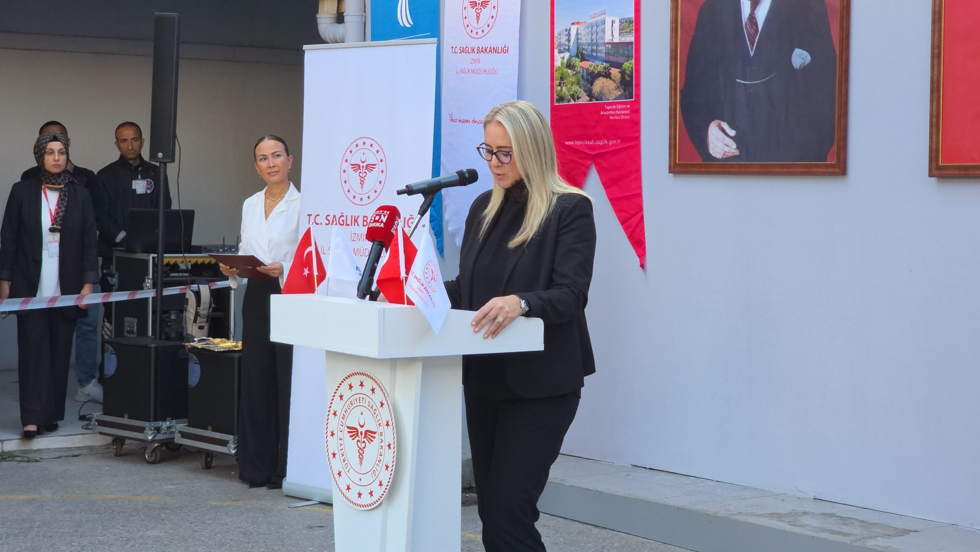 İzmir'de iyilik büyüyor: Kızılay Sosyal Butik kapılarını açtı