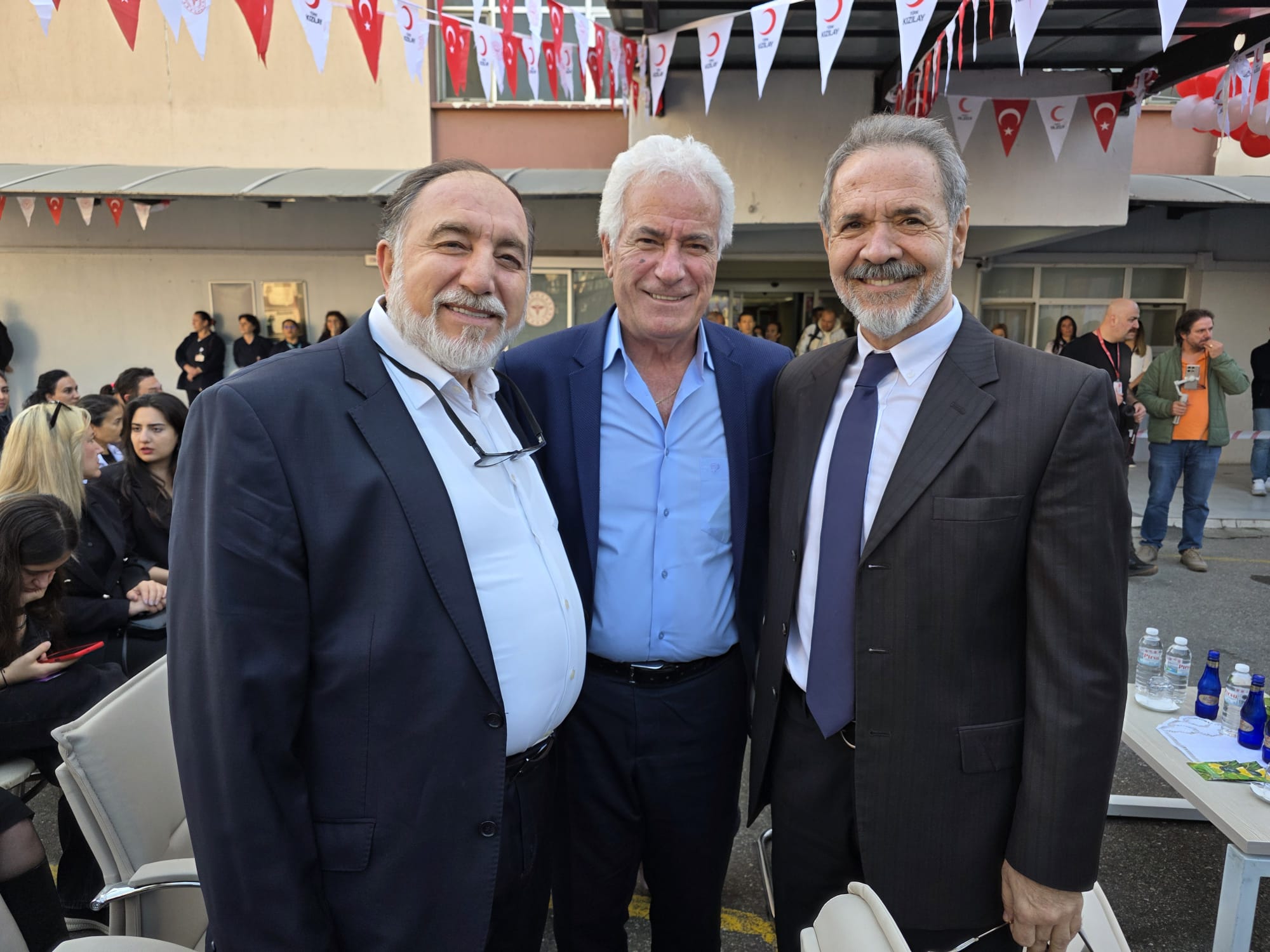 İzmir'de iyilik büyüyor: Kızılay Sosyal Butik kapılarını açtı