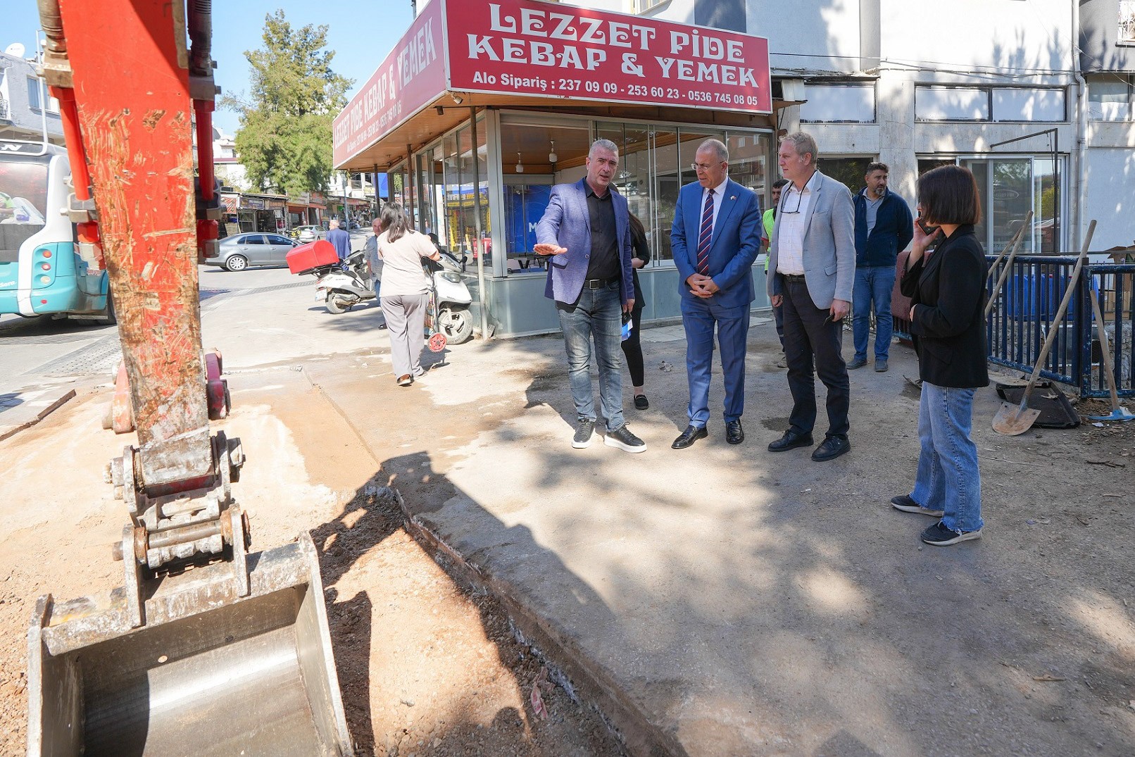 Gaziemir’de asfalt seferberliği: İki ayda 4 bin 472 metrekare alan asfaltlandı